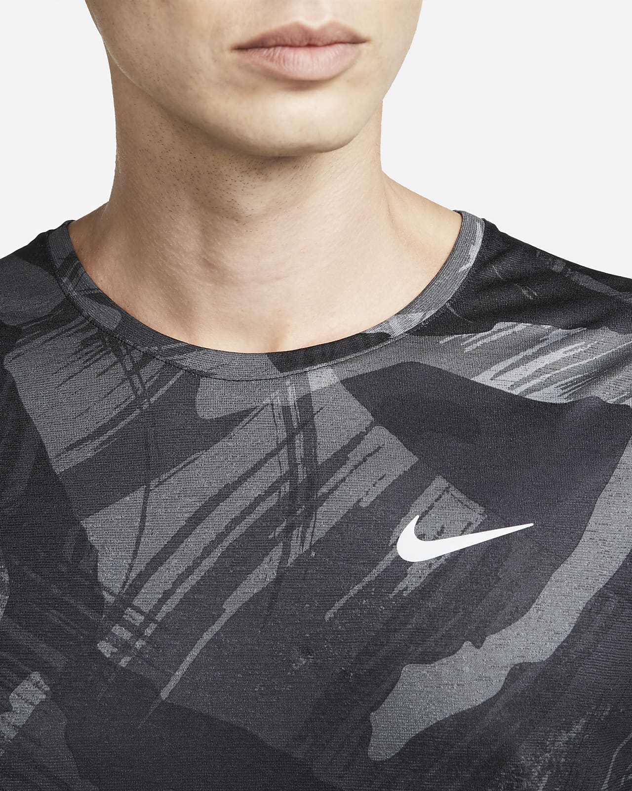 fregar Poner a prueba o probar seda Nike Dri-FIT Miler Camiseta de running de manga corta con camuflaje - Hombre.  Nike ES