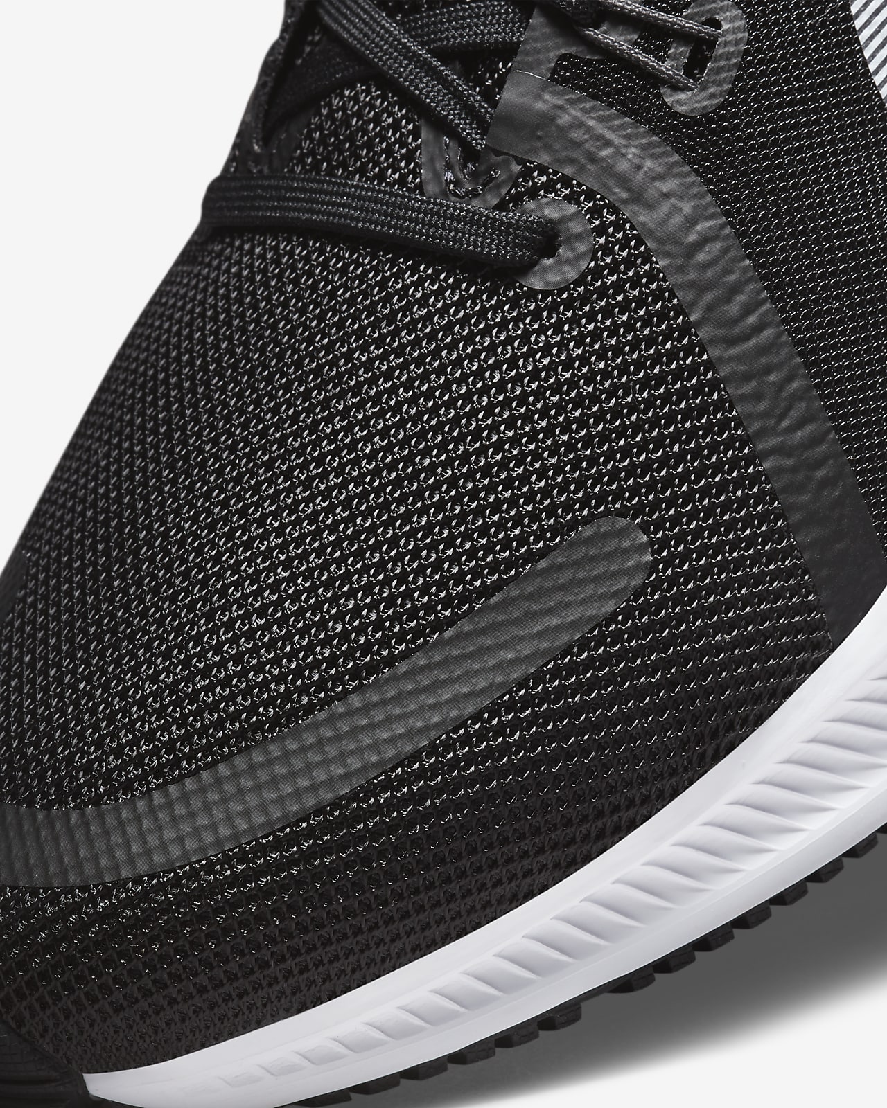 Мужские кроссовки для бега по шоссе Nike Quest 4. Nike RU