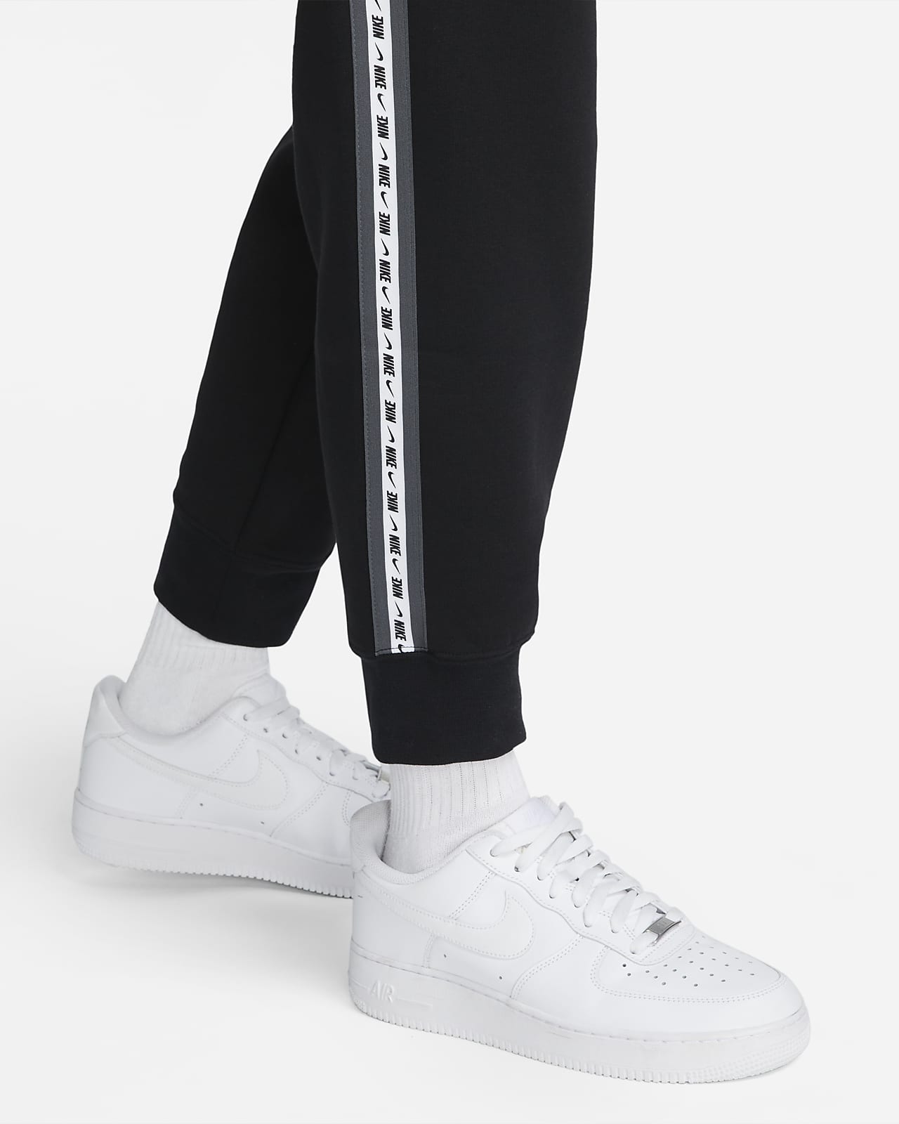 Nike Sportswear Men's Fleece Cargo Trousers. Nike AE