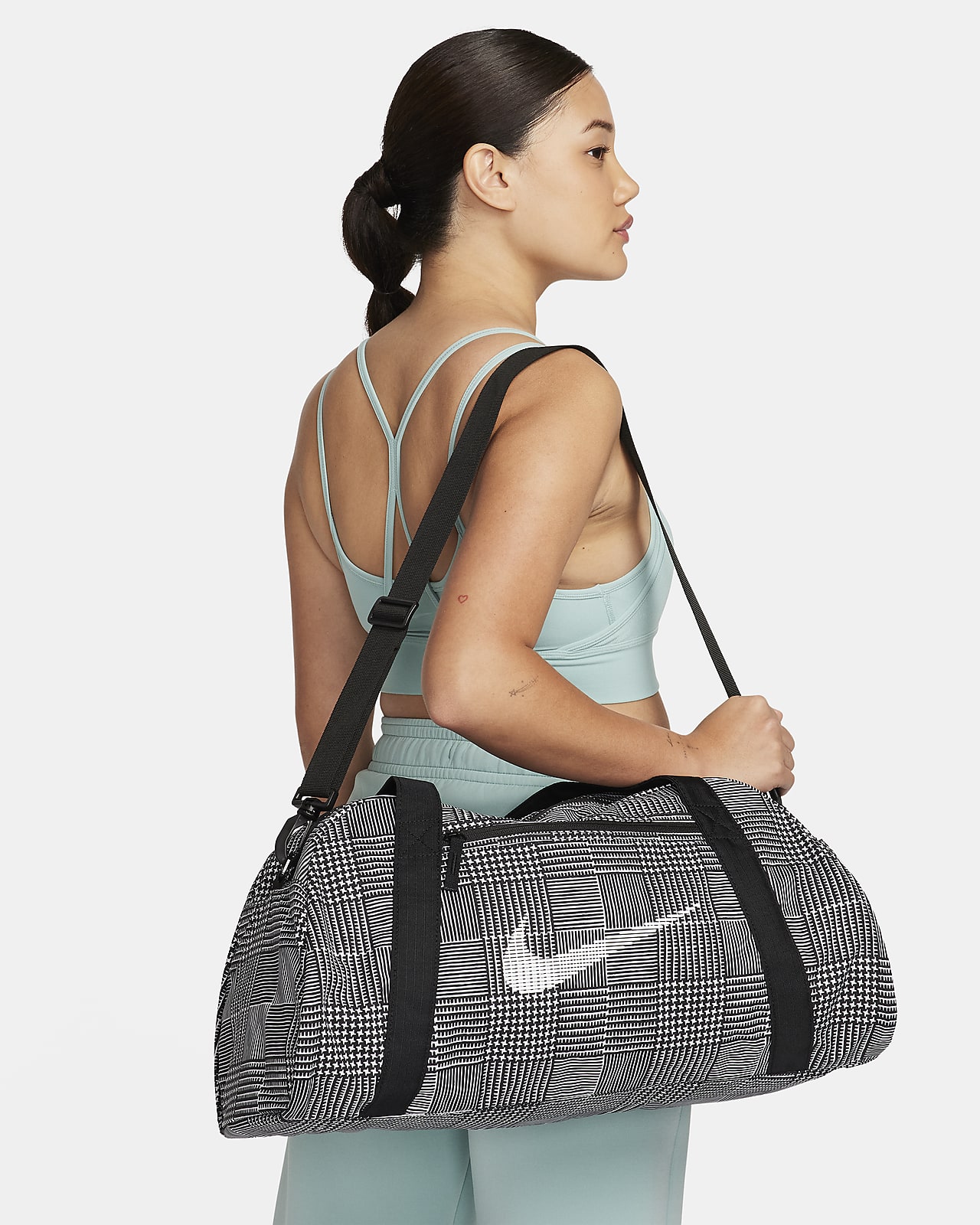 Nike One Club Women's Training Duffel Bag (24L). Nike ID
