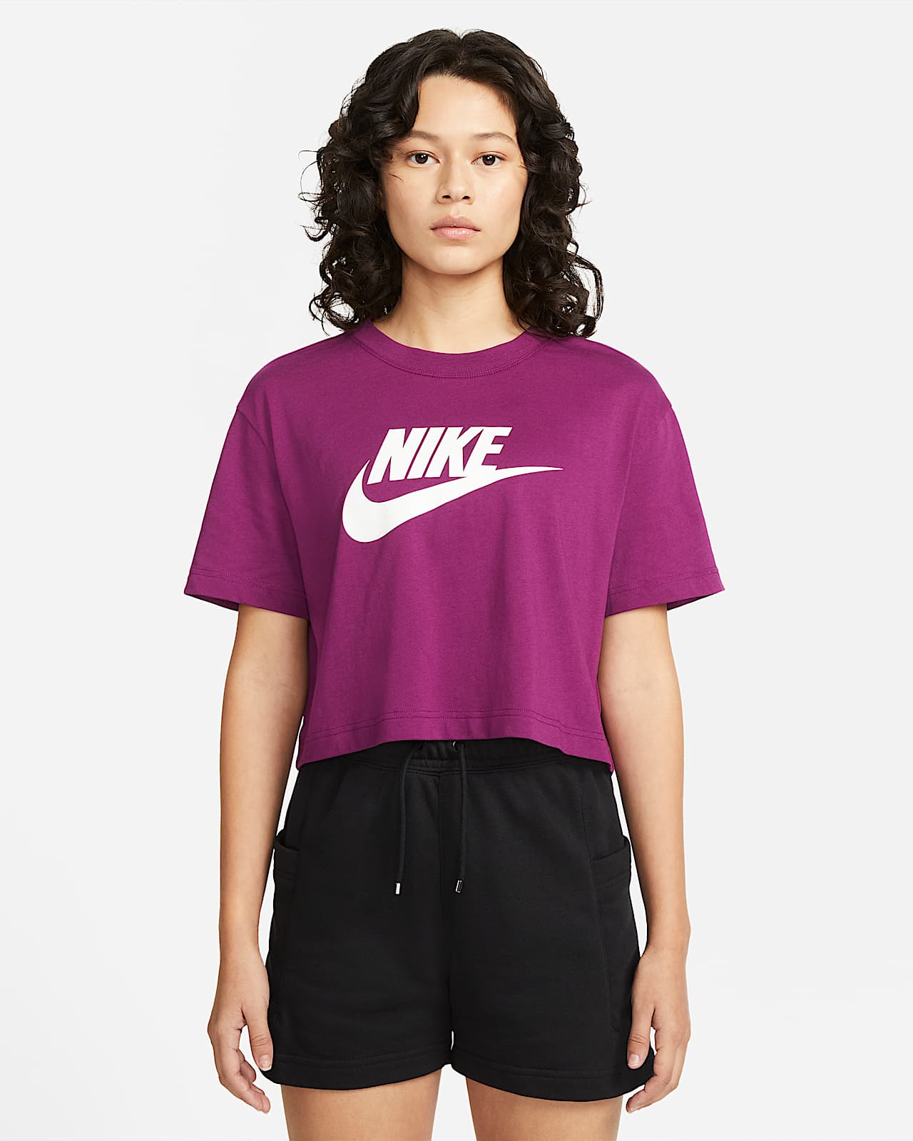 Playera cropped con logotipo para mujer Nike Sportswear Essential. Nike.com