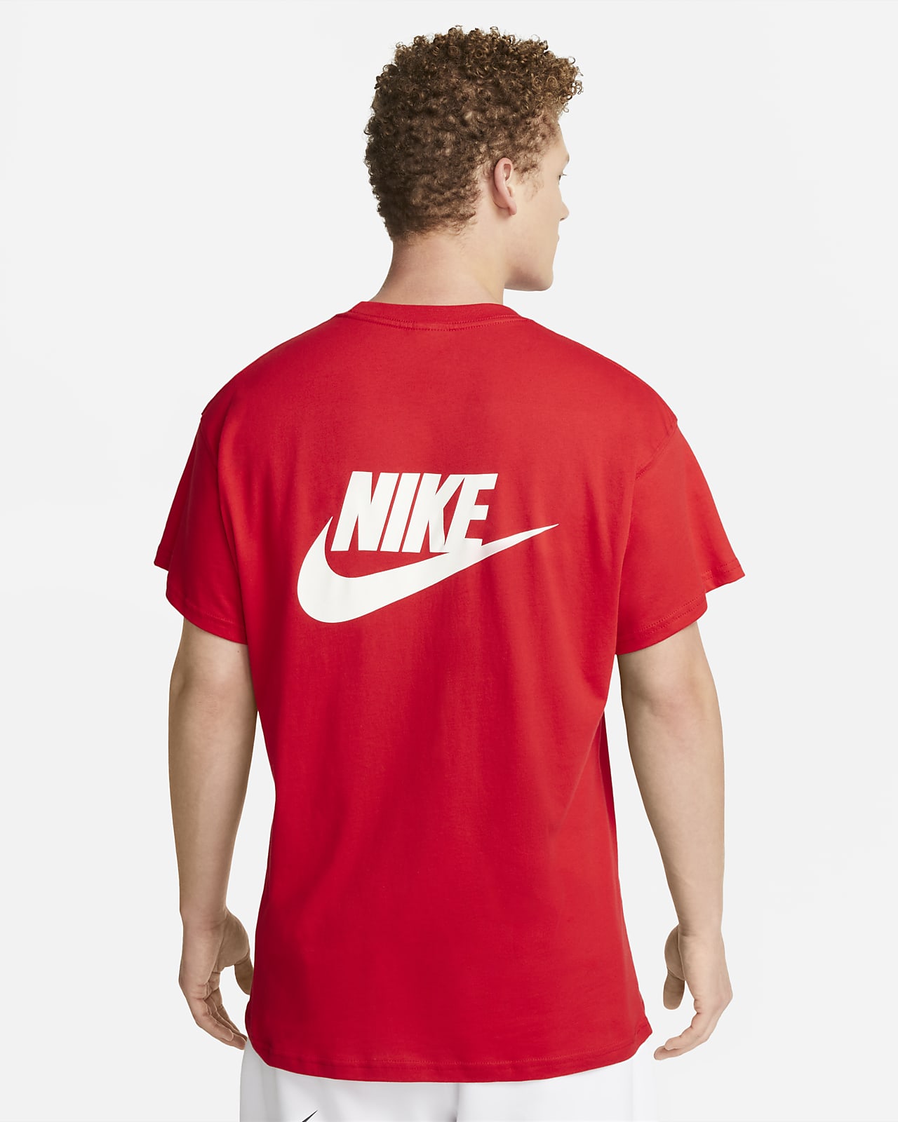 Nike Sportswear Standard Issue Tshirt voor heren. Nike BE