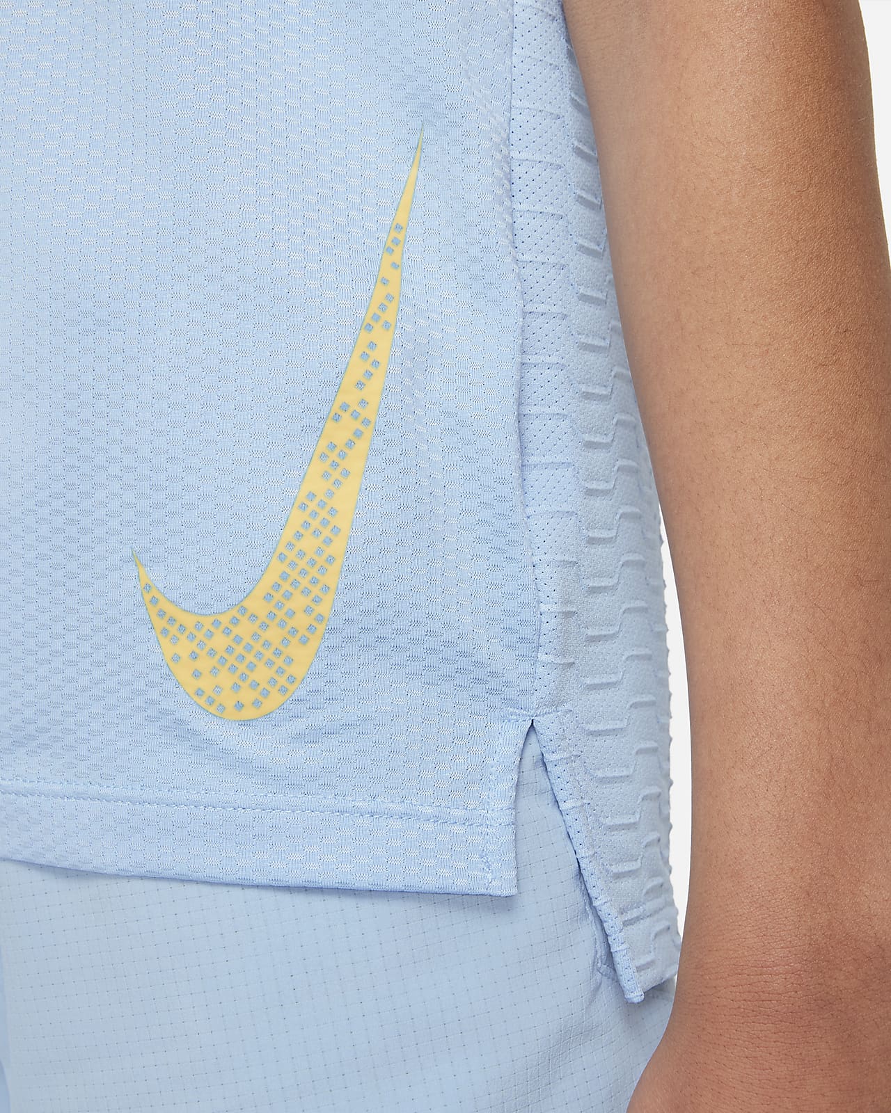 Nike Instacool Older Kids' (Boys') Short-Sleeve Training Top. Nike SA