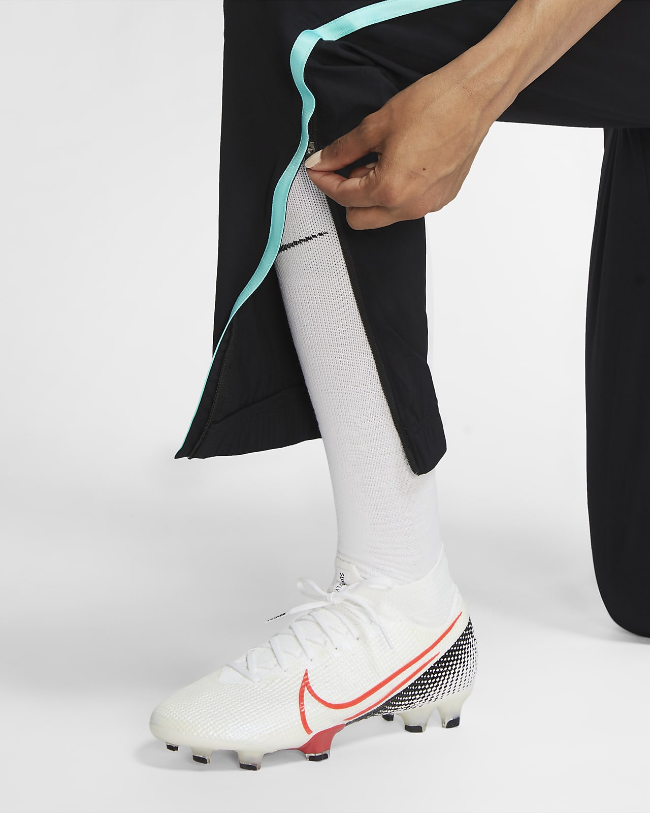 Liverpool FC vevd fotballbukse til dame. Nike NO Liverpool FC vevd fotballbukse til dame. Nike NO
