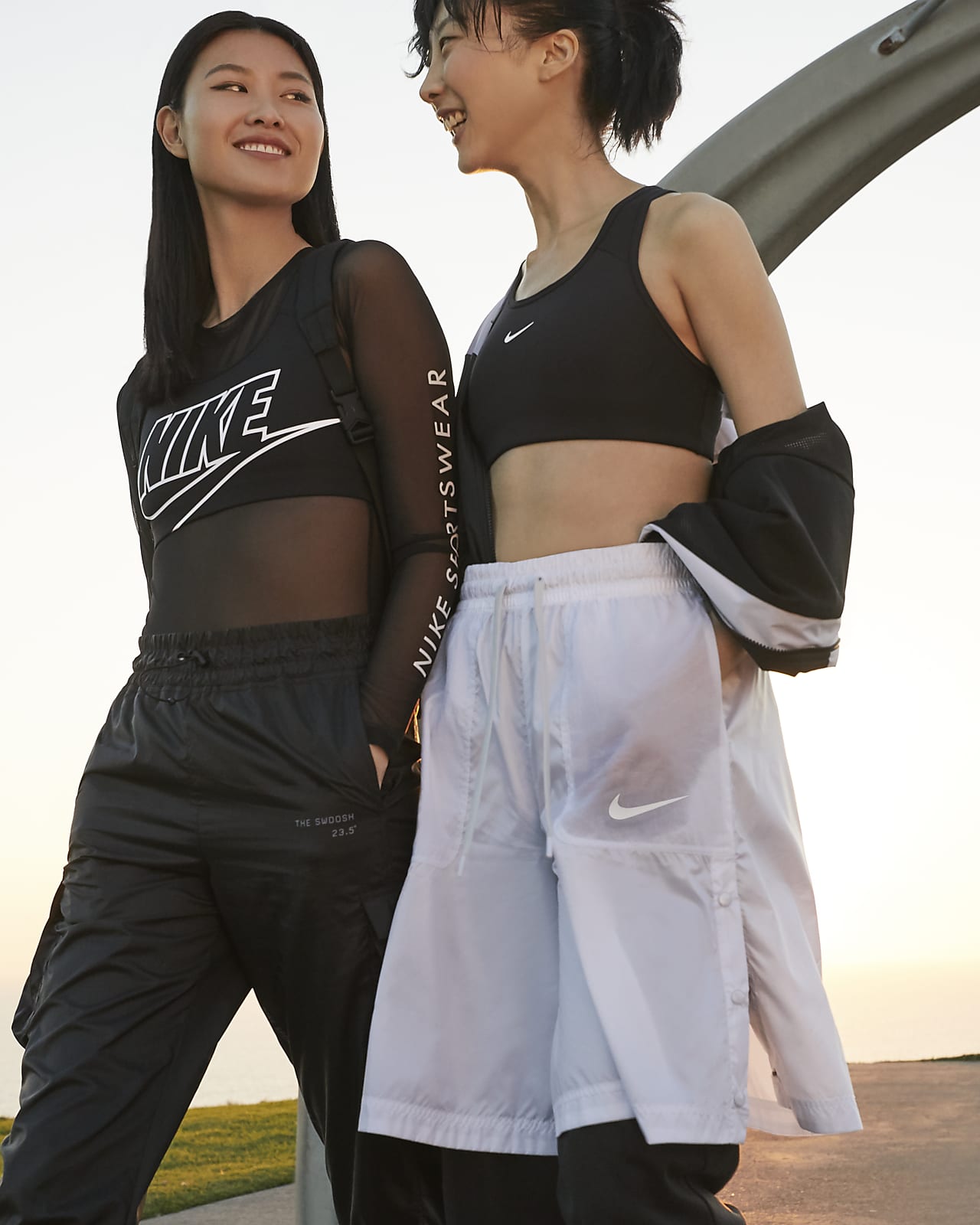  Nike BV3637 Women's Sports Bra, Sportswear, Yoga Wear,  multicolor (black / white) : Clothing, Shoes & Jewelry
