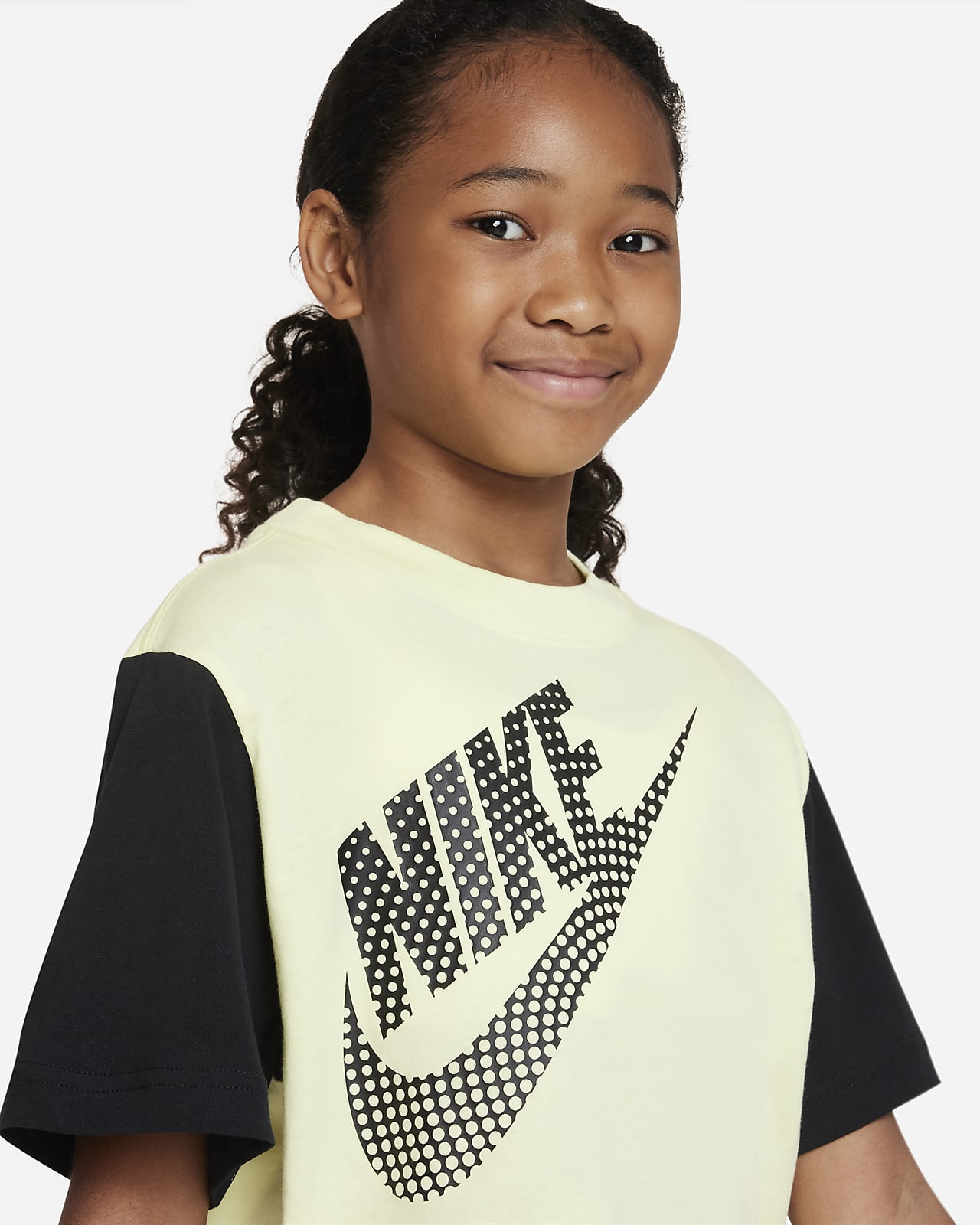 Nike Sportswear Essential Older Kids' (Girls') Dance T-Shirt. Nike LU
