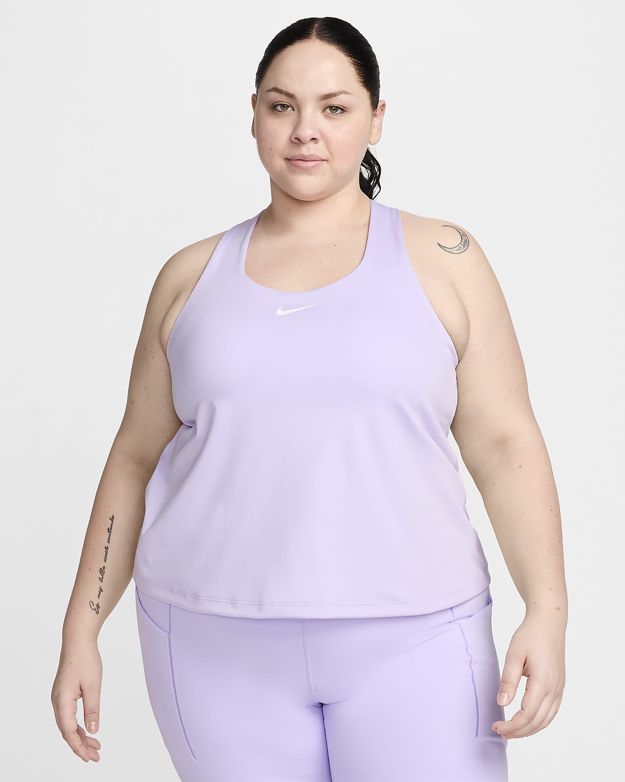 Camiseta de tirantes con bra deportivo con almohadilla de media sujeción para mujer (talla grande) Nike Swoosh