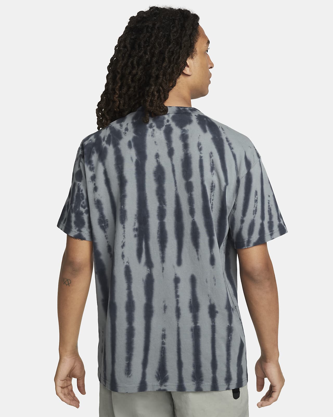 Nike Sportswear Premium Essentials Men's Tie-Dyed T-Shirt. Nike IE