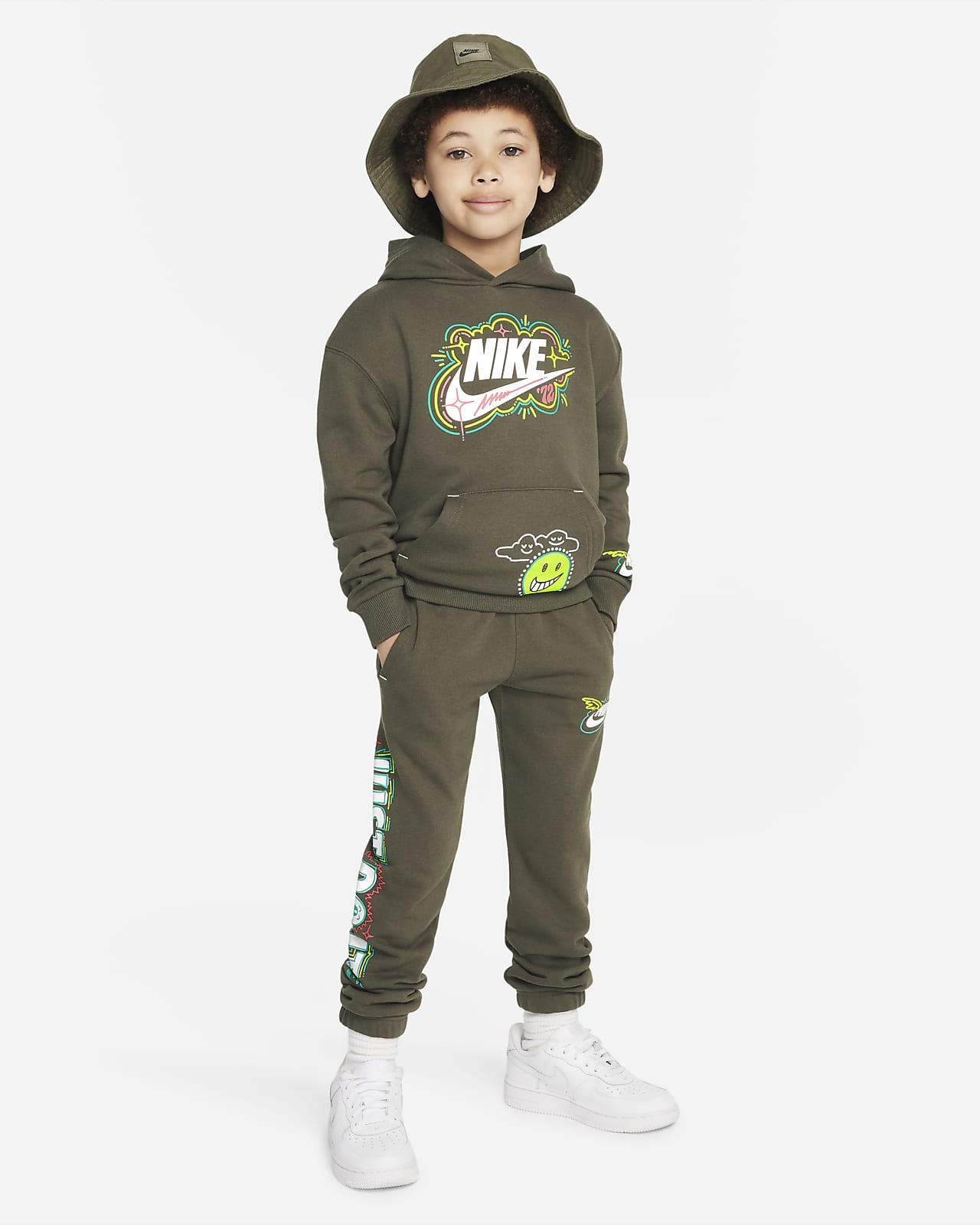 T-shirt Nike Sportswear « Art of Play » Relaxed Graphic Tee pour enfant.  Nike FR