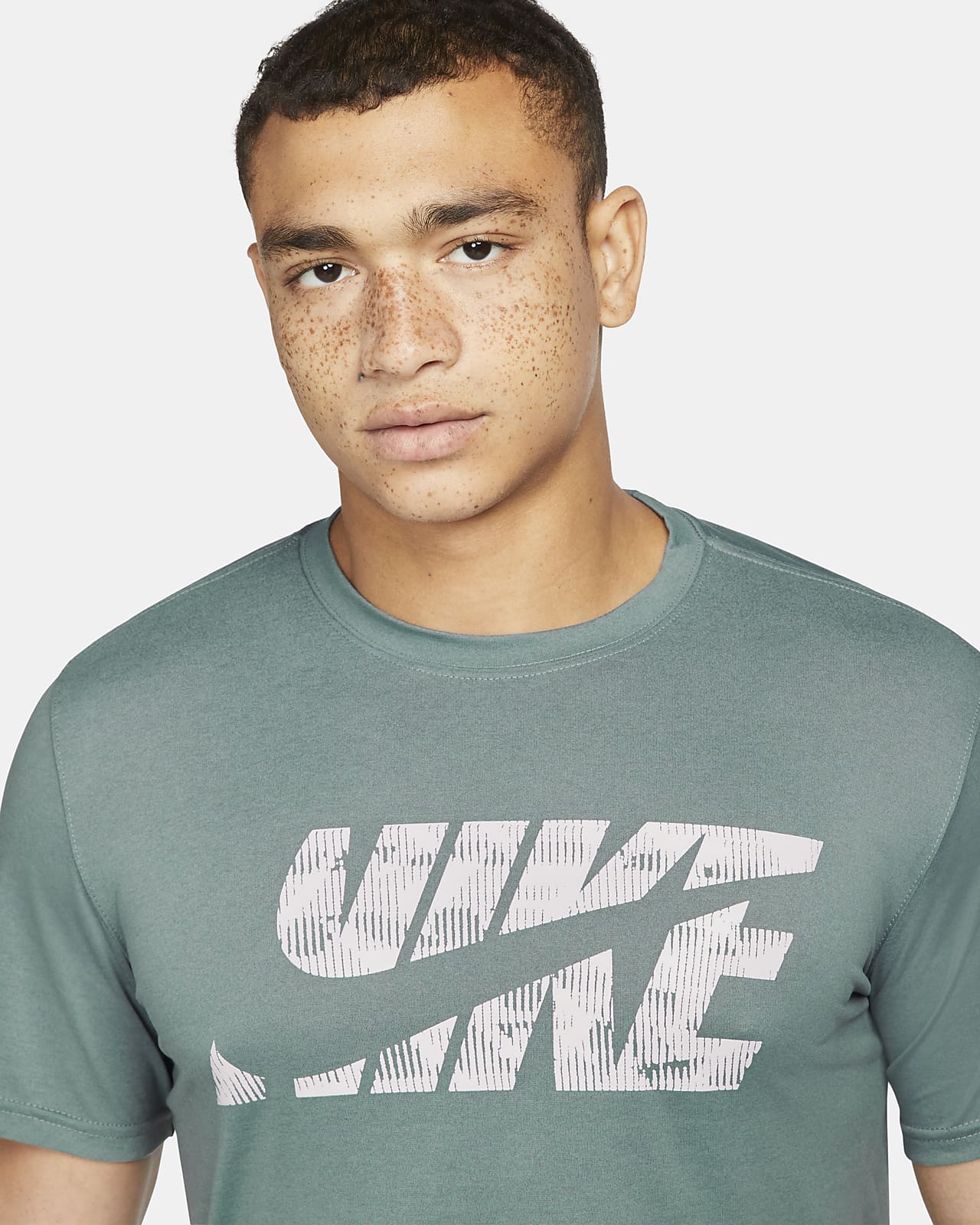 Playera de entrenamiento estampada para hombre Nike Dri-FIT. Nike.com