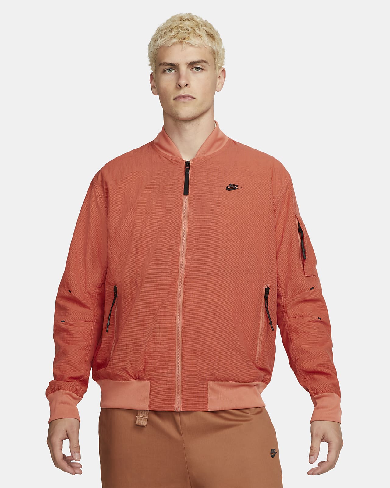 Nike Sportswear Tech Pack Geweven bomberjack met voering voor heren. Nike BE