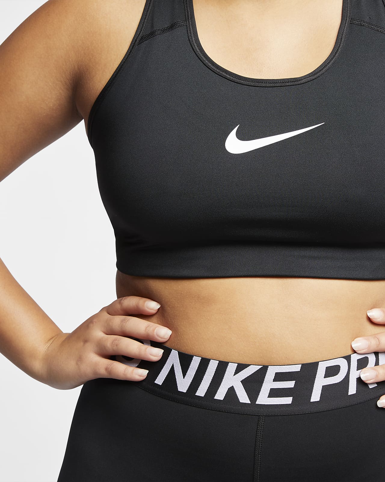 Bra deportivo talla grande sin acolchado de sujeción media para mujer Nike Swoosh. Nike PR