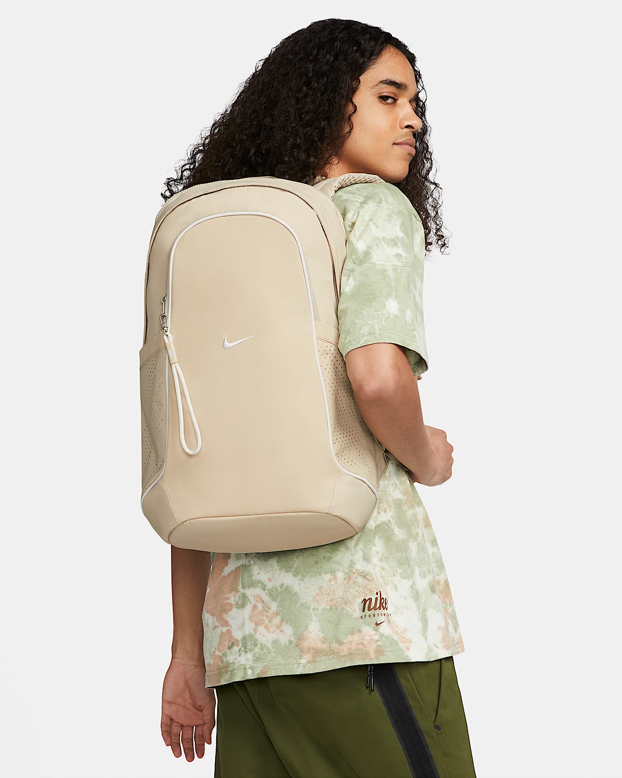Nike Sportswear Essentials Backpack (20L). Nike SE