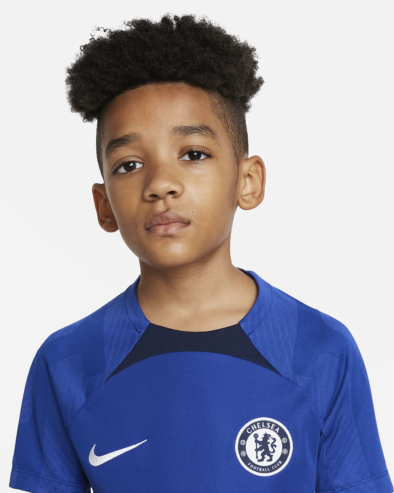 Chelsea F.C. Strike Older Kids' Nike Dri-FIT Short-Sleeve Football Top ...