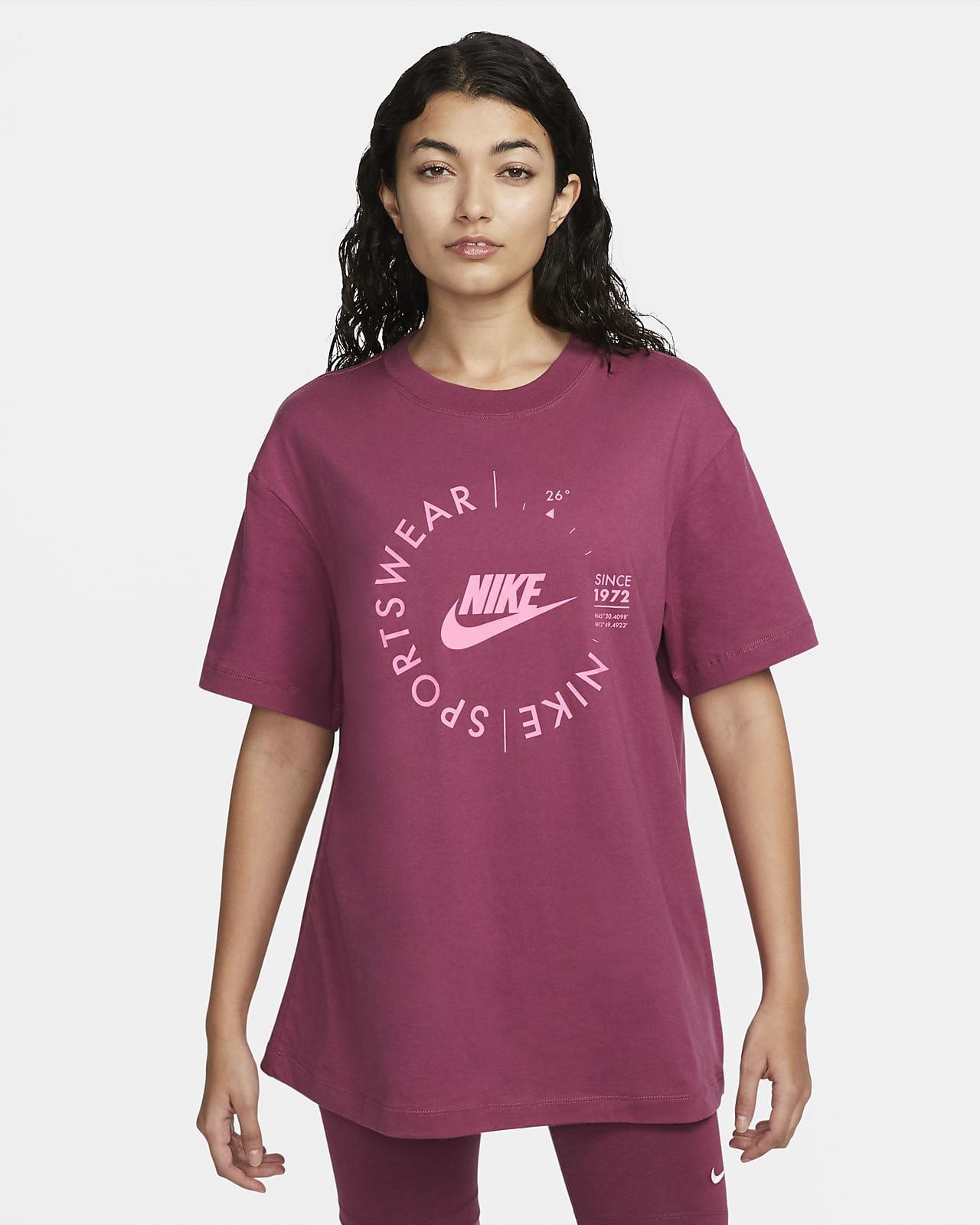 Nike Sportswear sportshirt voor dames. Nike