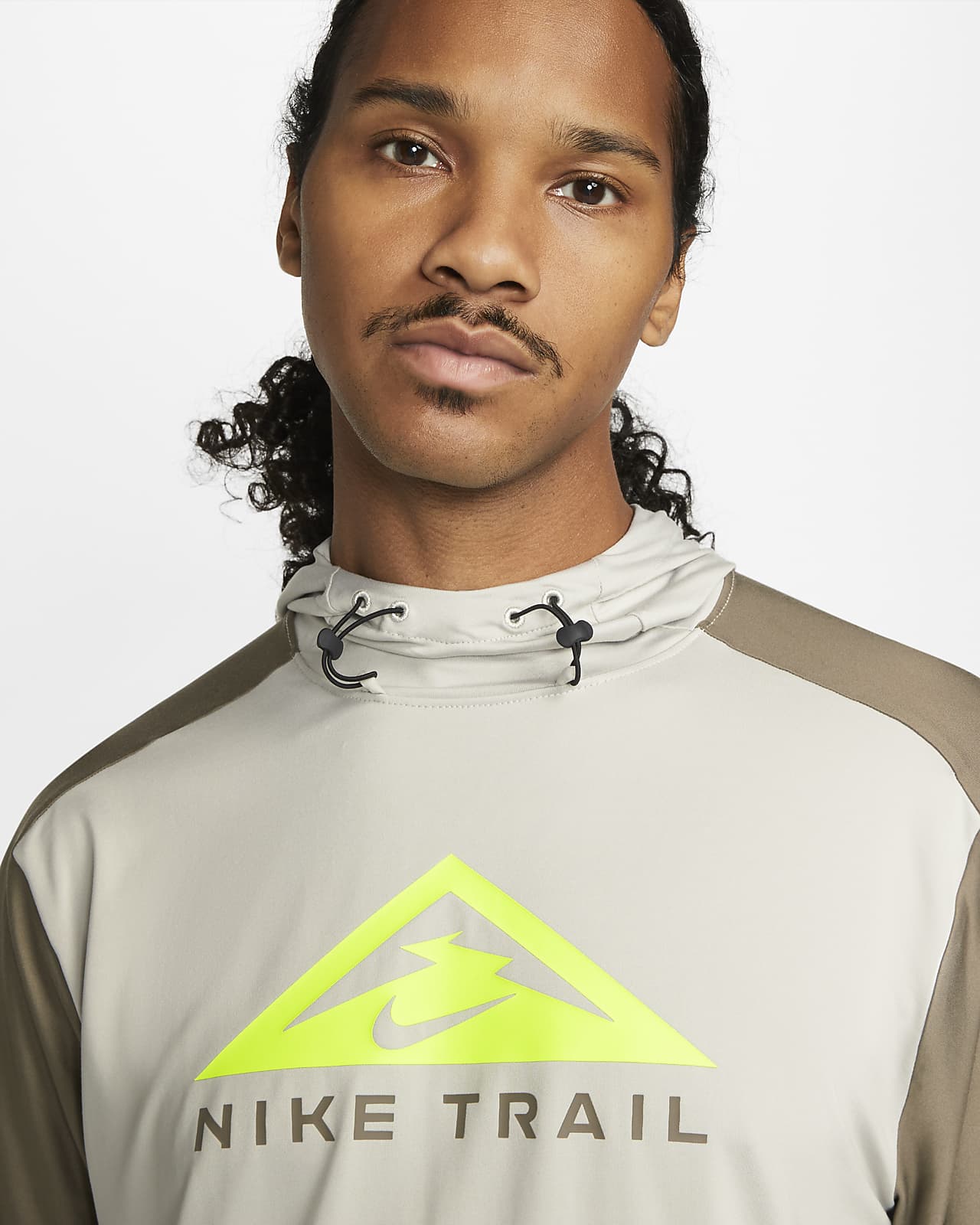 Sudadera con gorro de trail running para hombre Nike Dri-FIT Trail. Nike MX