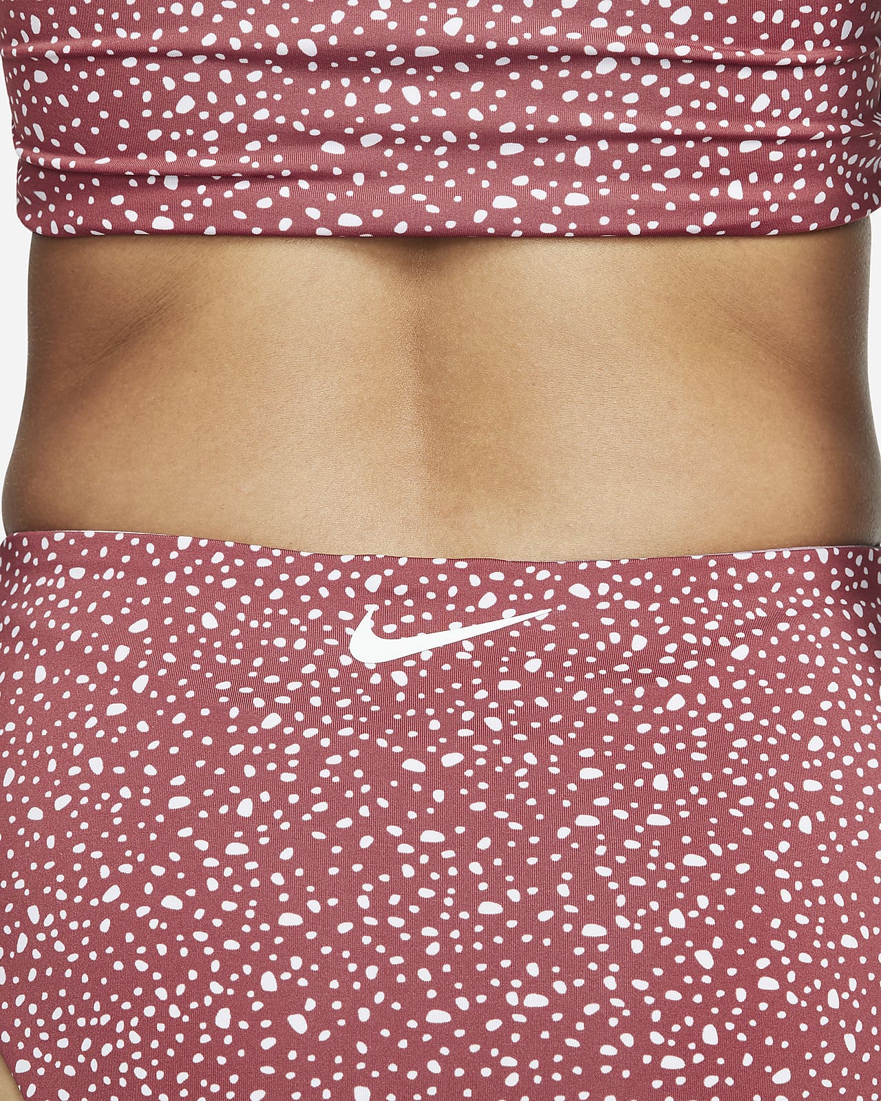 Vendbar Nike Adventure-bikiniunderdel med høj talje og design til kvinder. Nike DK