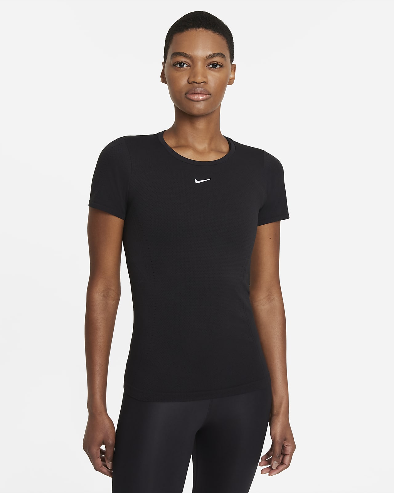 Kortærmet Nike Dri-FIT Aura-trøje i slank pasform til kvinder.
