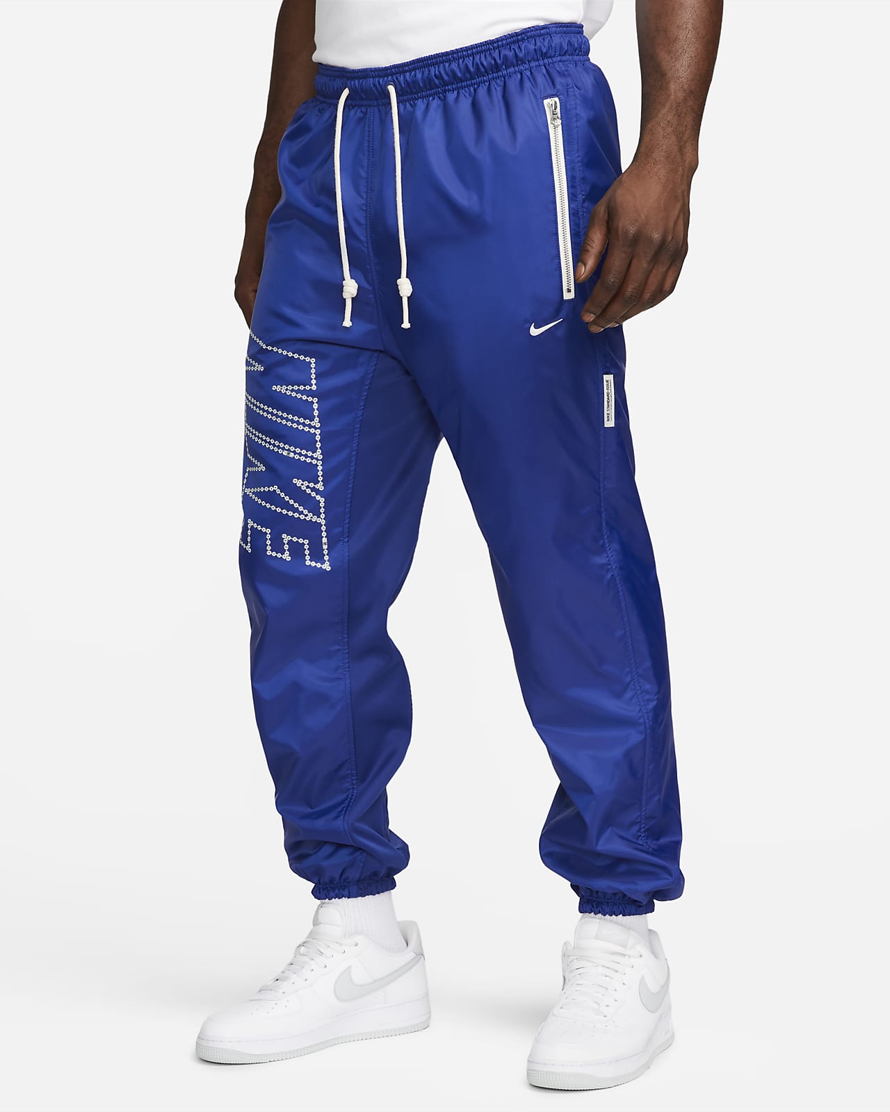 Nike Therma-FIT Standard Issue Men's Winterized Basketball Pants.