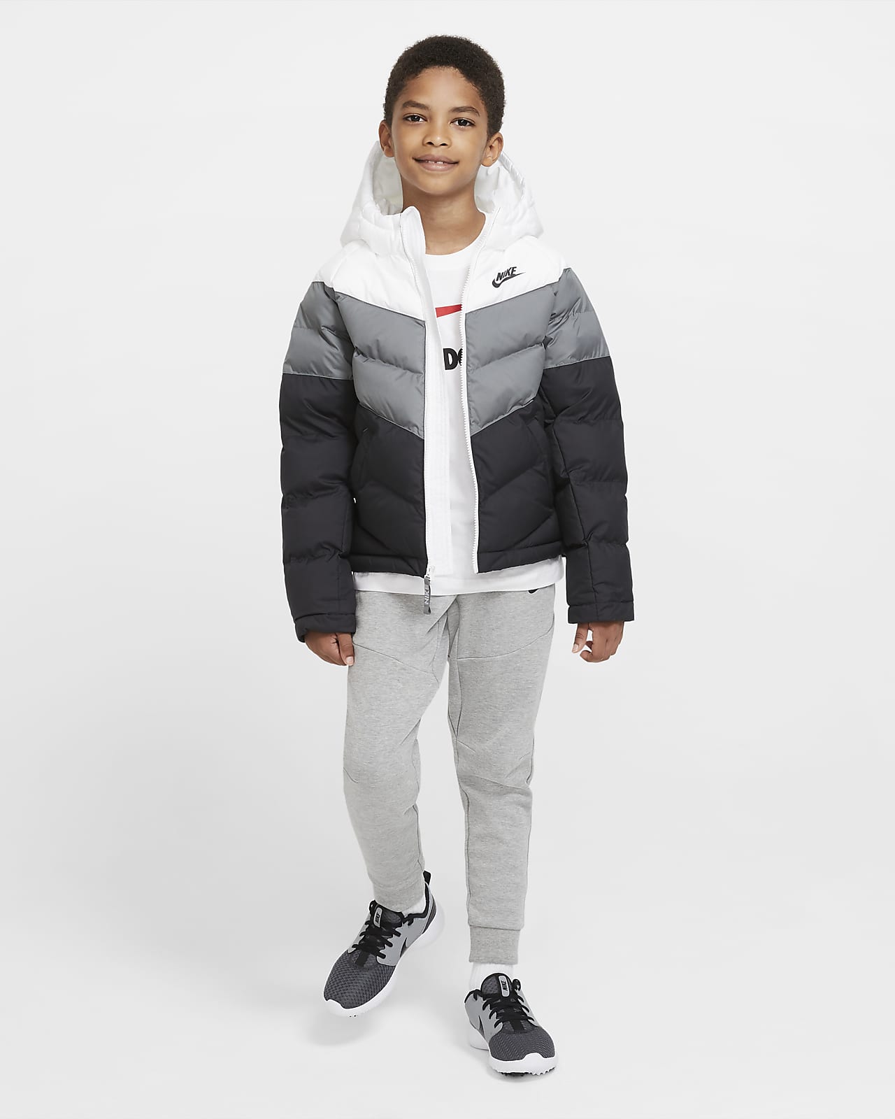Jacka Nike Sportswear med syntetfoder för ungdom. Nike SE Vinterjacka Nike Sportswear med syntetfoder för ungdom. Nike SE