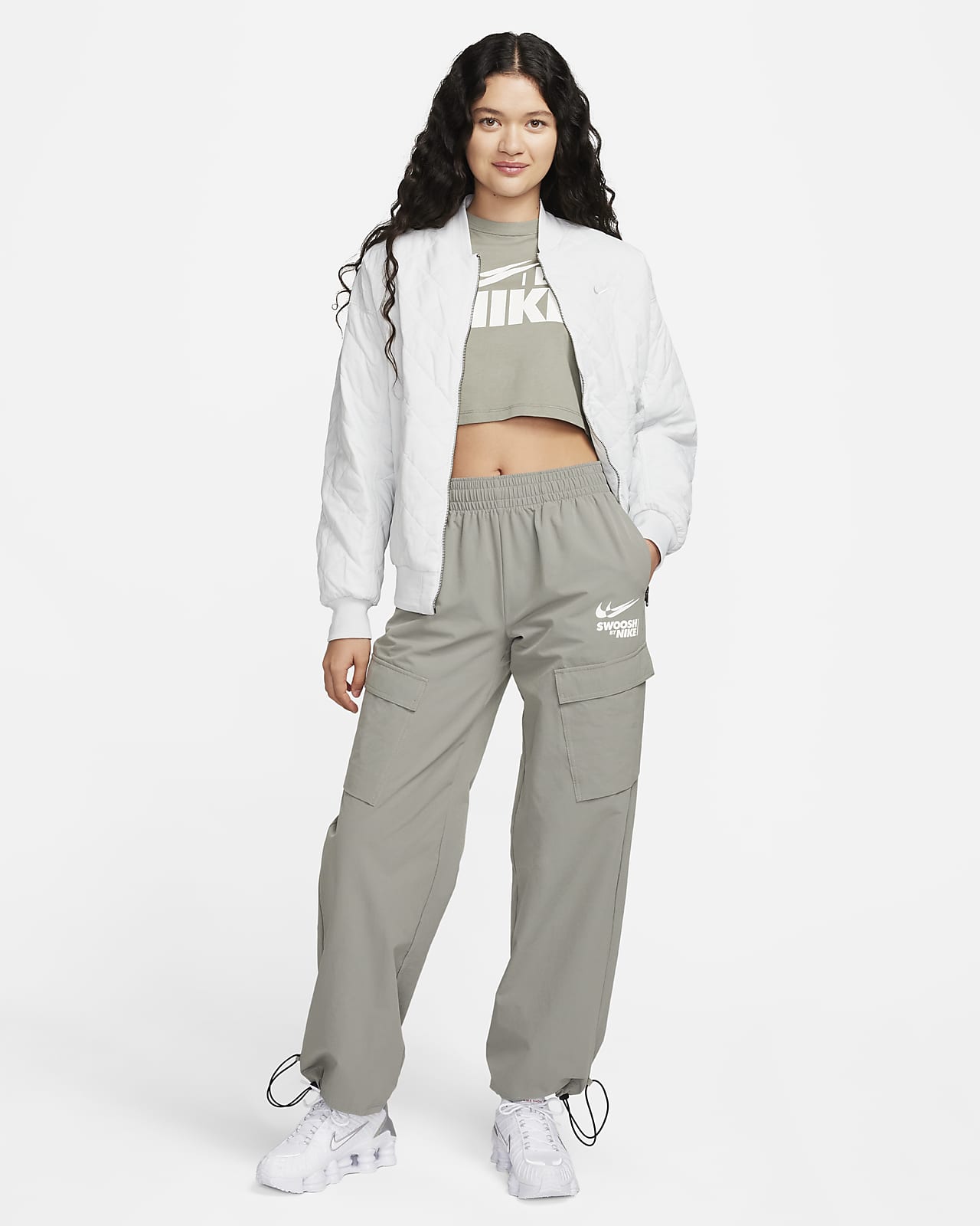 Calças cargo entrançadas Nike Sportswear para mulher. Nike PT