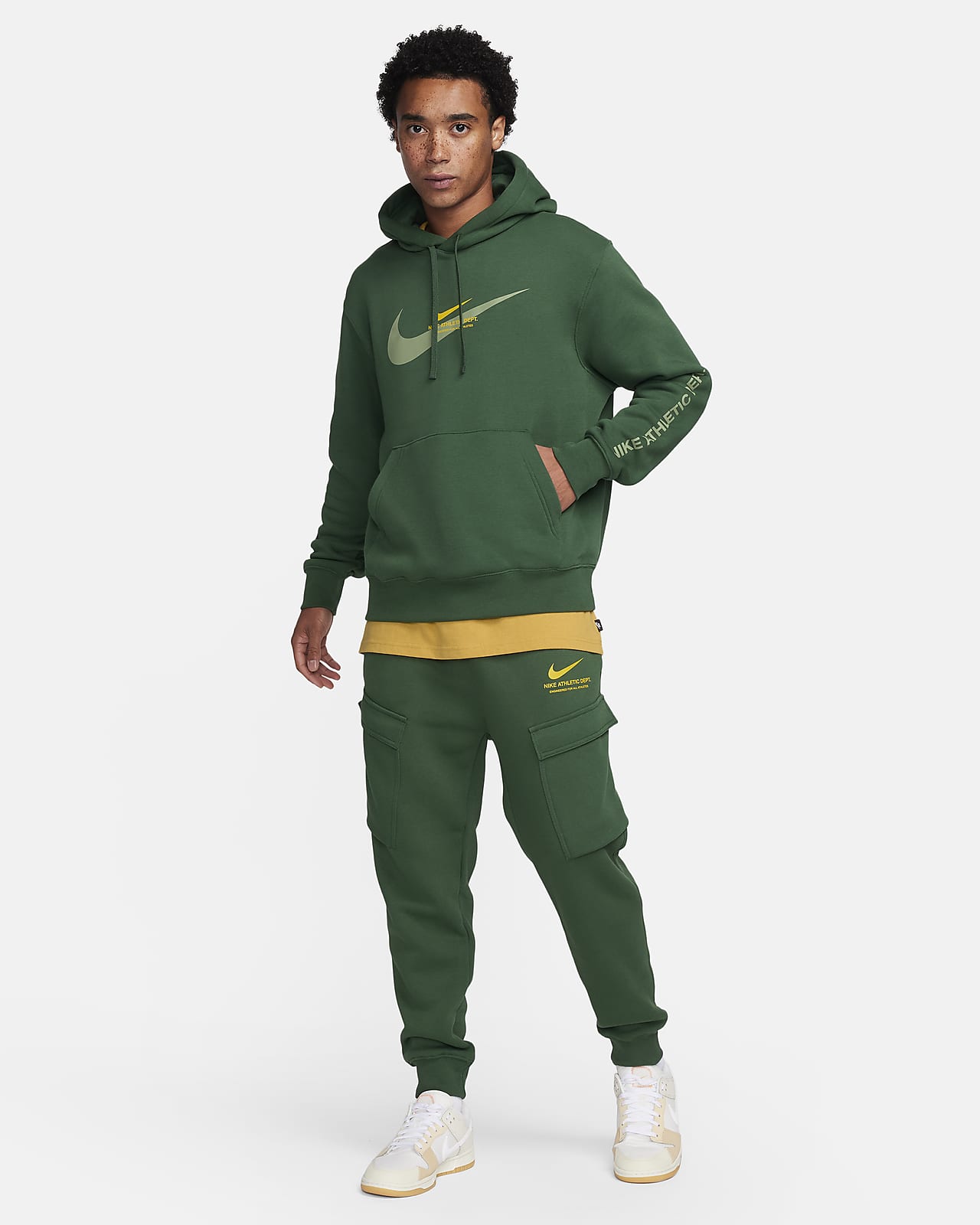 Nike Sportswear Men's Fleece Cargo Trousers. Nike LU