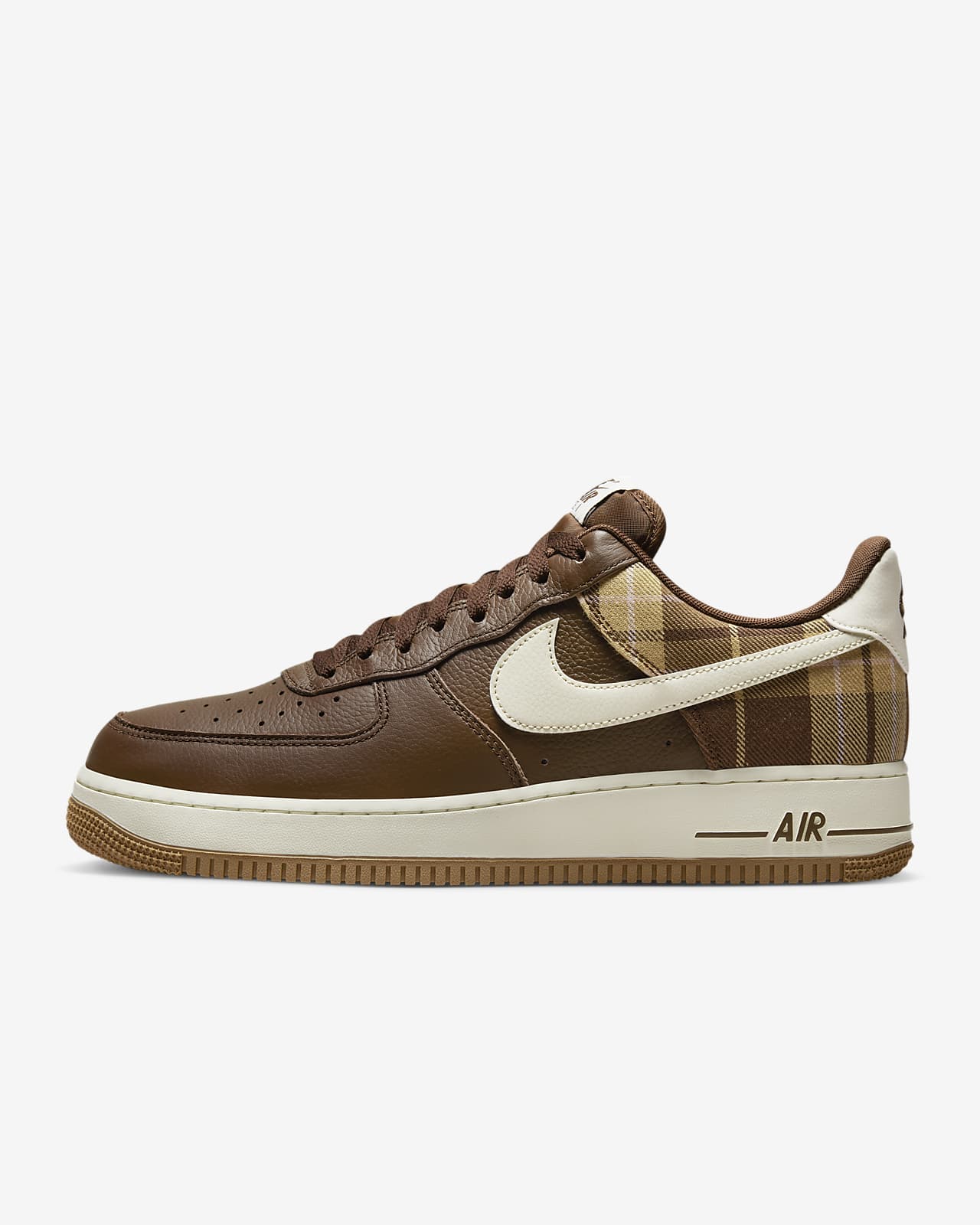 Nike Men's Air Force 1 '07 LV8 Worldwide Pack Basketball Shoe