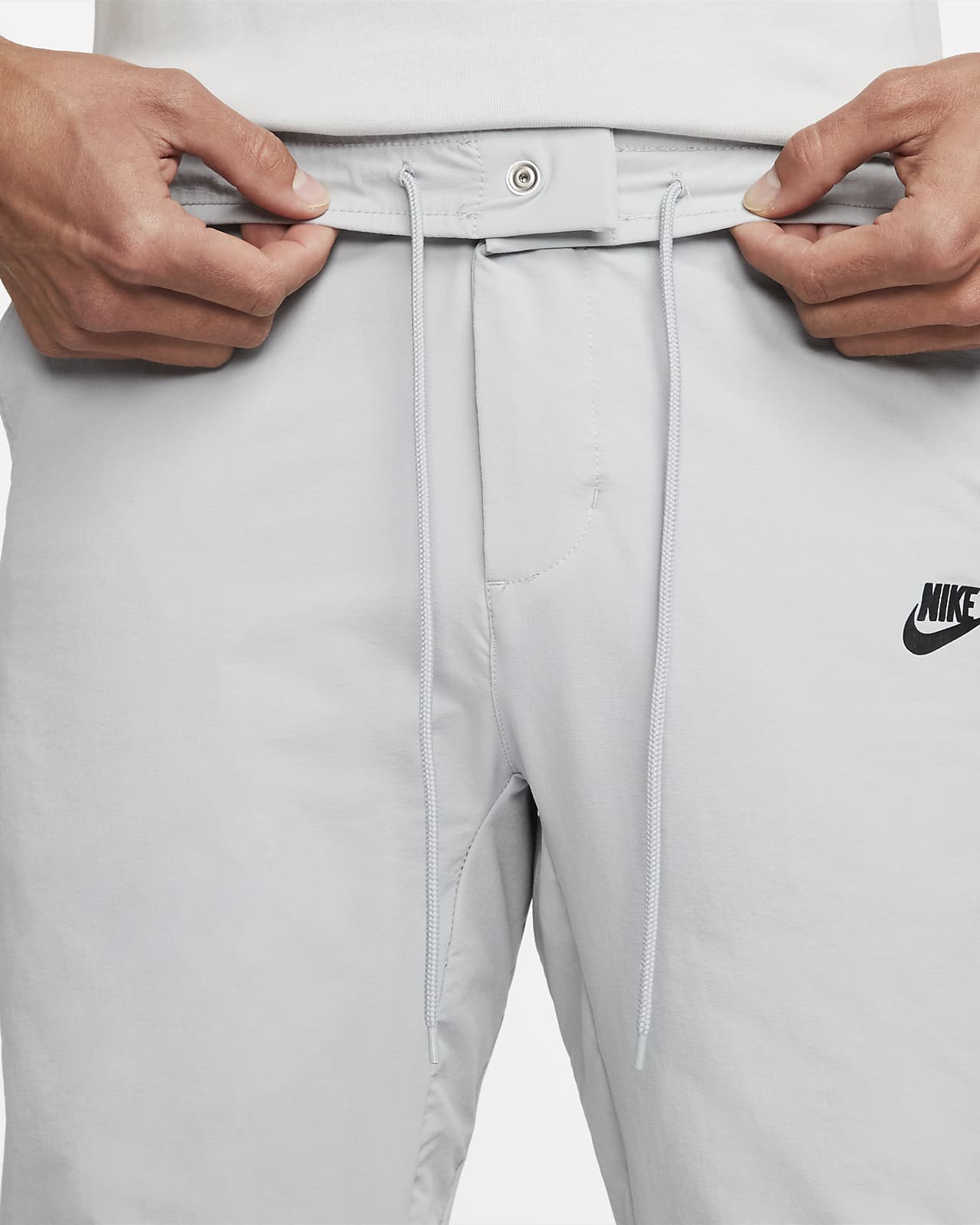 Nike Sportswear Men's Woven Commuter Trousers. Nike IE