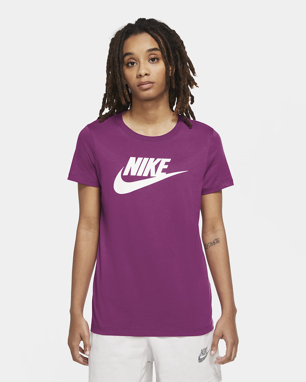 T-shirt Nike Sportswear Essential. Nike IT