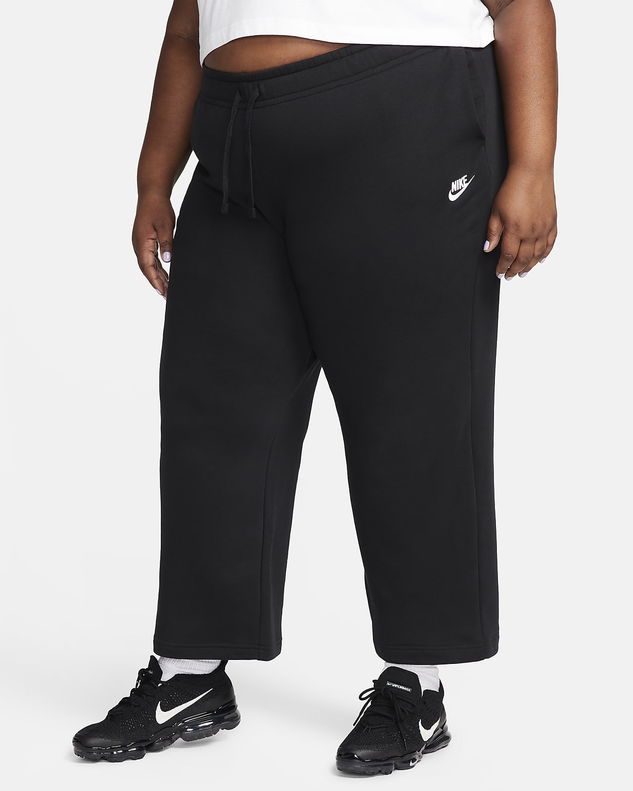 Pants de entrenamiento de tiro medio de pierna ancha para mujer (talla grande) Nike Sportswear Club Fleece