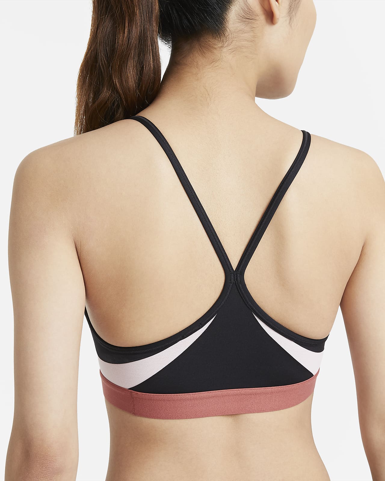 สปอร์ตบราผู้หญิงคอวีซัพพอร์ตระดับต่ำ Nike Indy