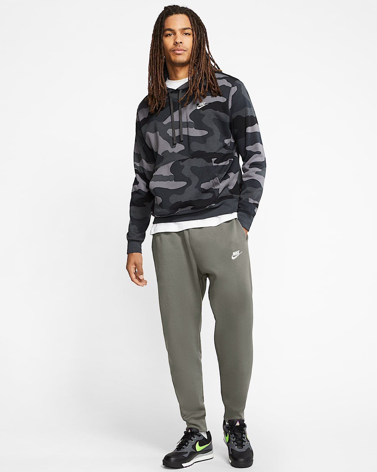grey nike jumper and joggers