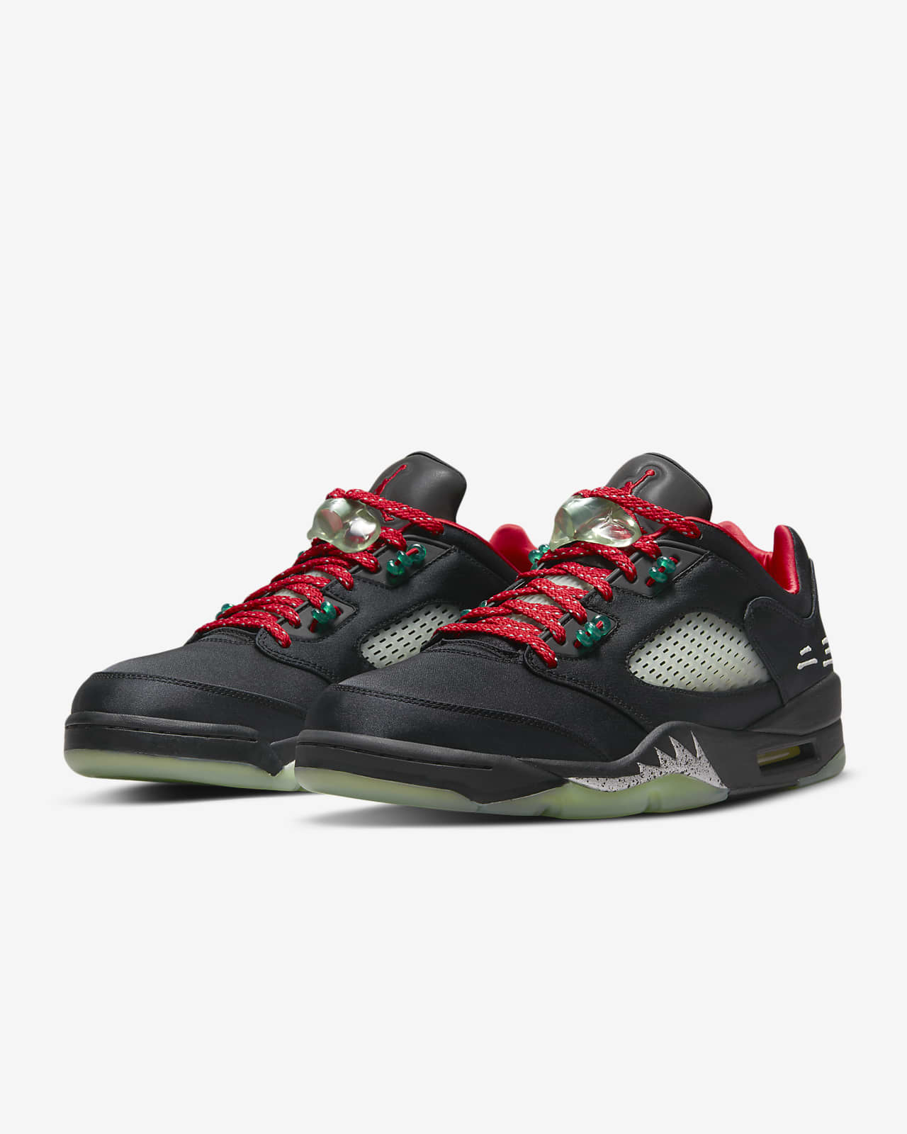 Air Jordan 5 Retro Low SP Shoes. Nike RO