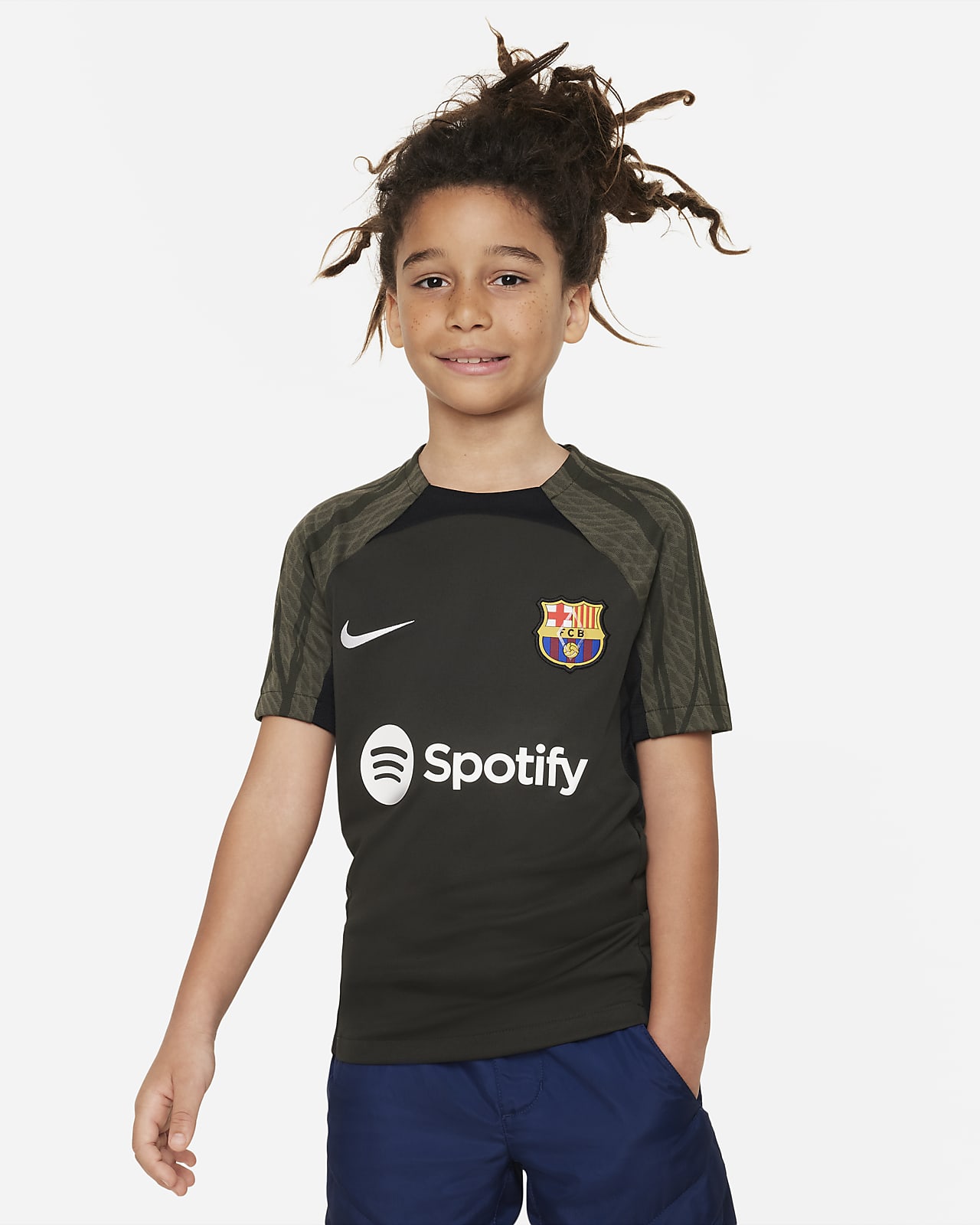 Playera de fútbol de tejido Knit Nike Dri-FIT del FC Barcelona Strike para  niños talla grande.