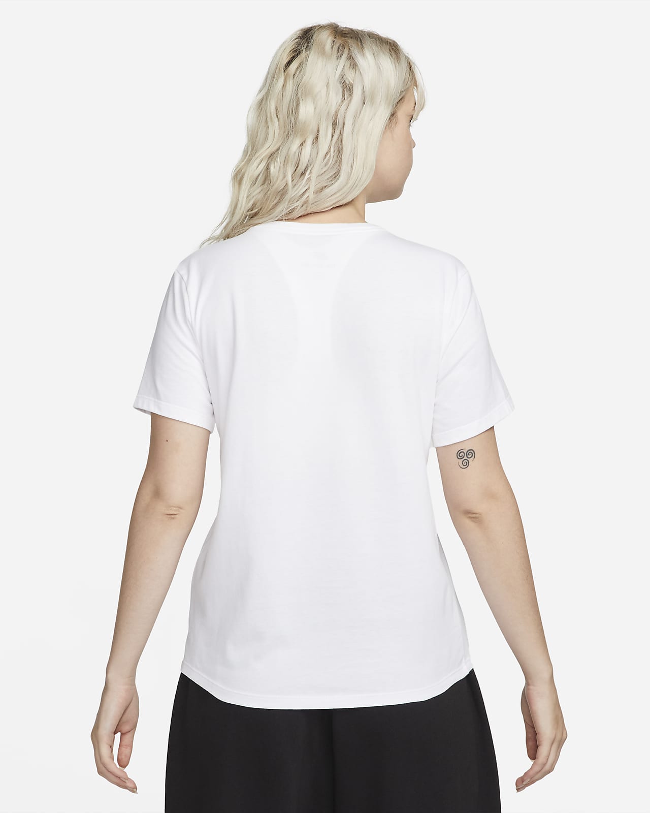 Nike Sportswear Club Essentials Women's T Shirt. Nike LU