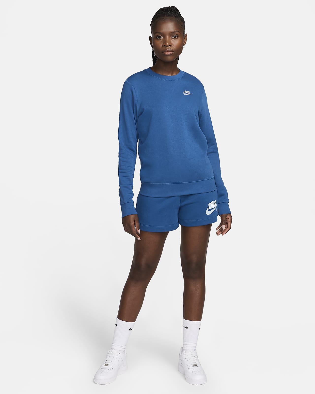 Crew-Neck Fleece Club Nike Sweatshirt. Women\'s Sportswear
