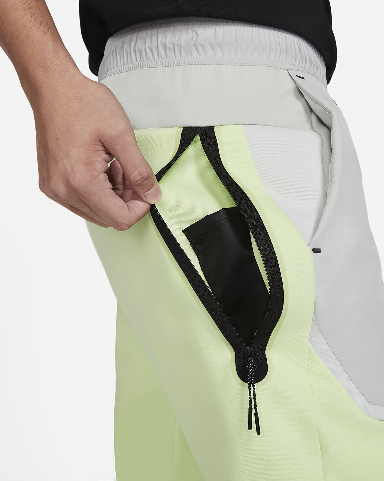 Pantaloni jogger in tessuto Nike Sportswear Tech Fleece - Uomo. Nike IT