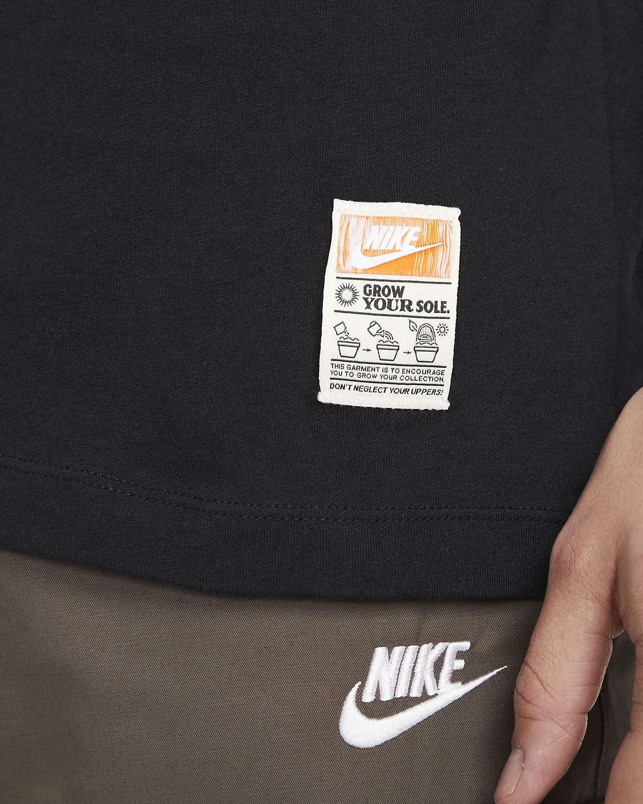 Nike Sportswear Men's Sole T-Shirt - Black