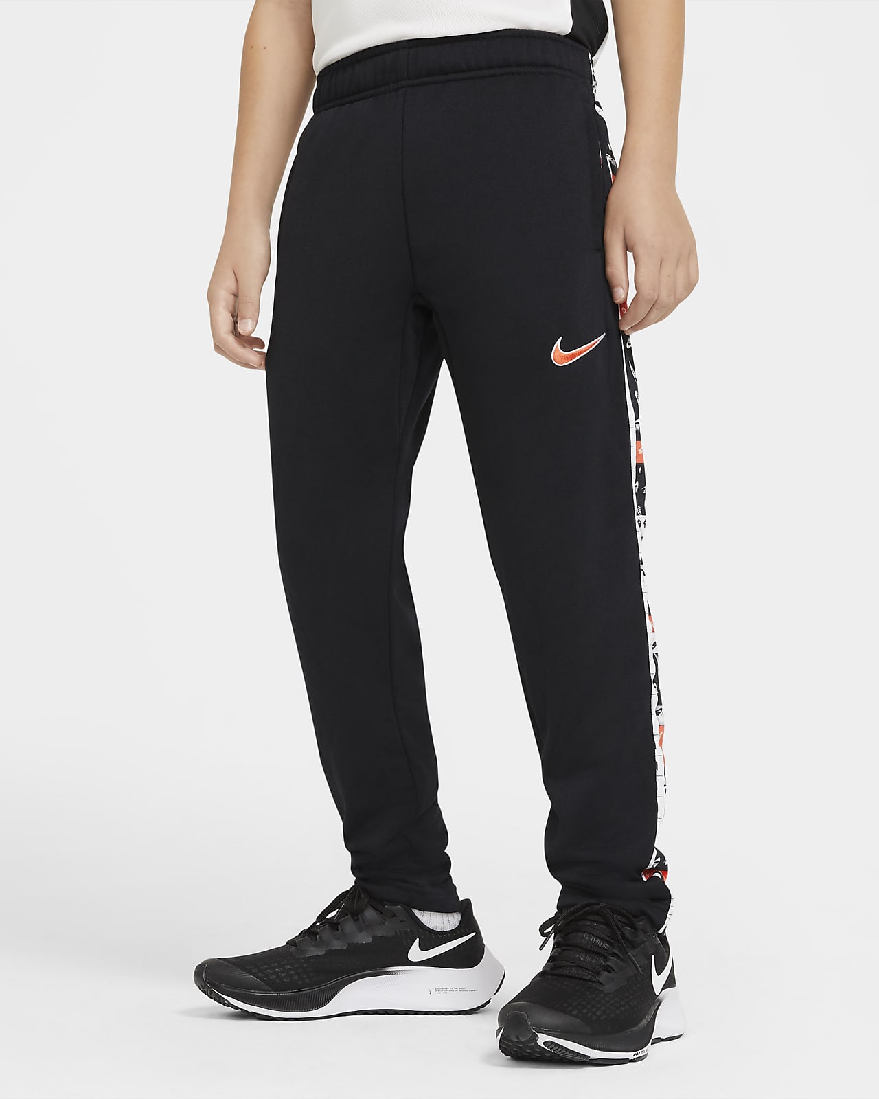 Graphic Tapered Training Trousers. Nike LU