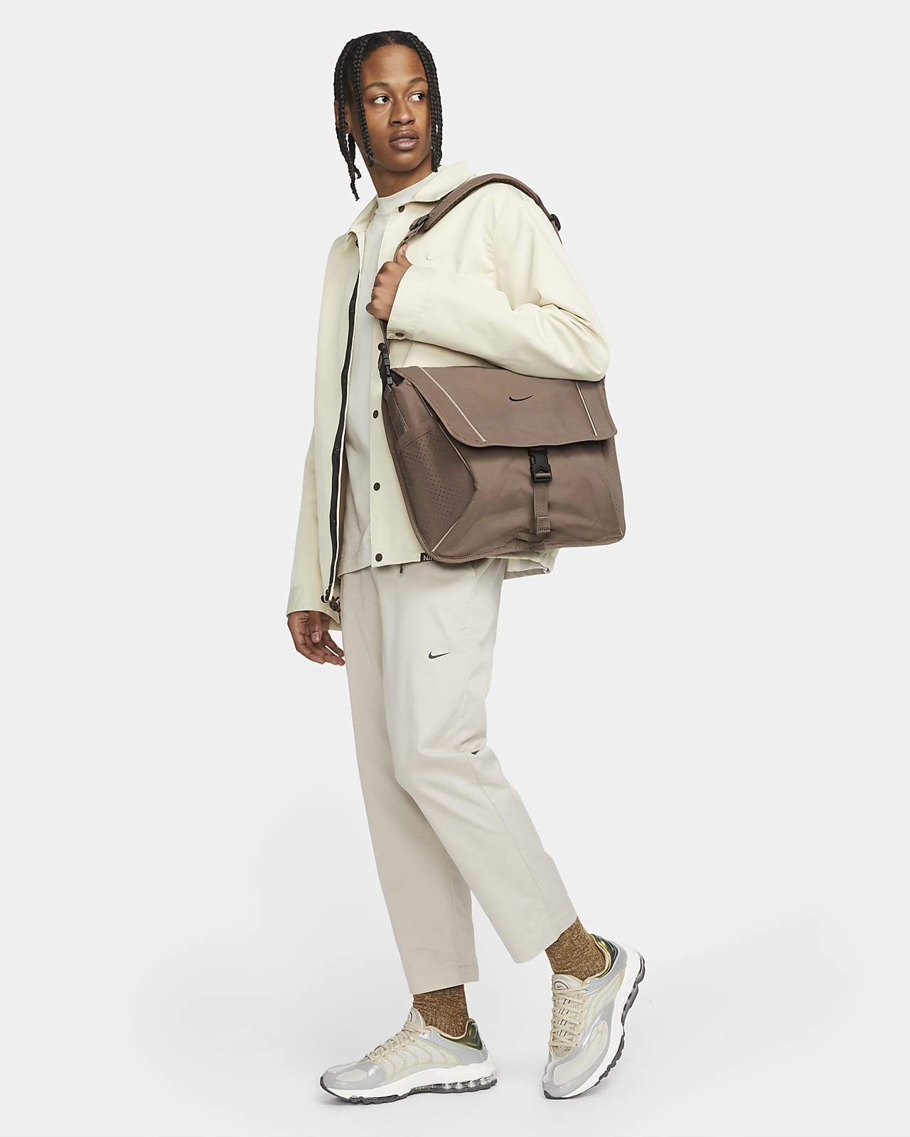 nike sportswear essentials messenger bag