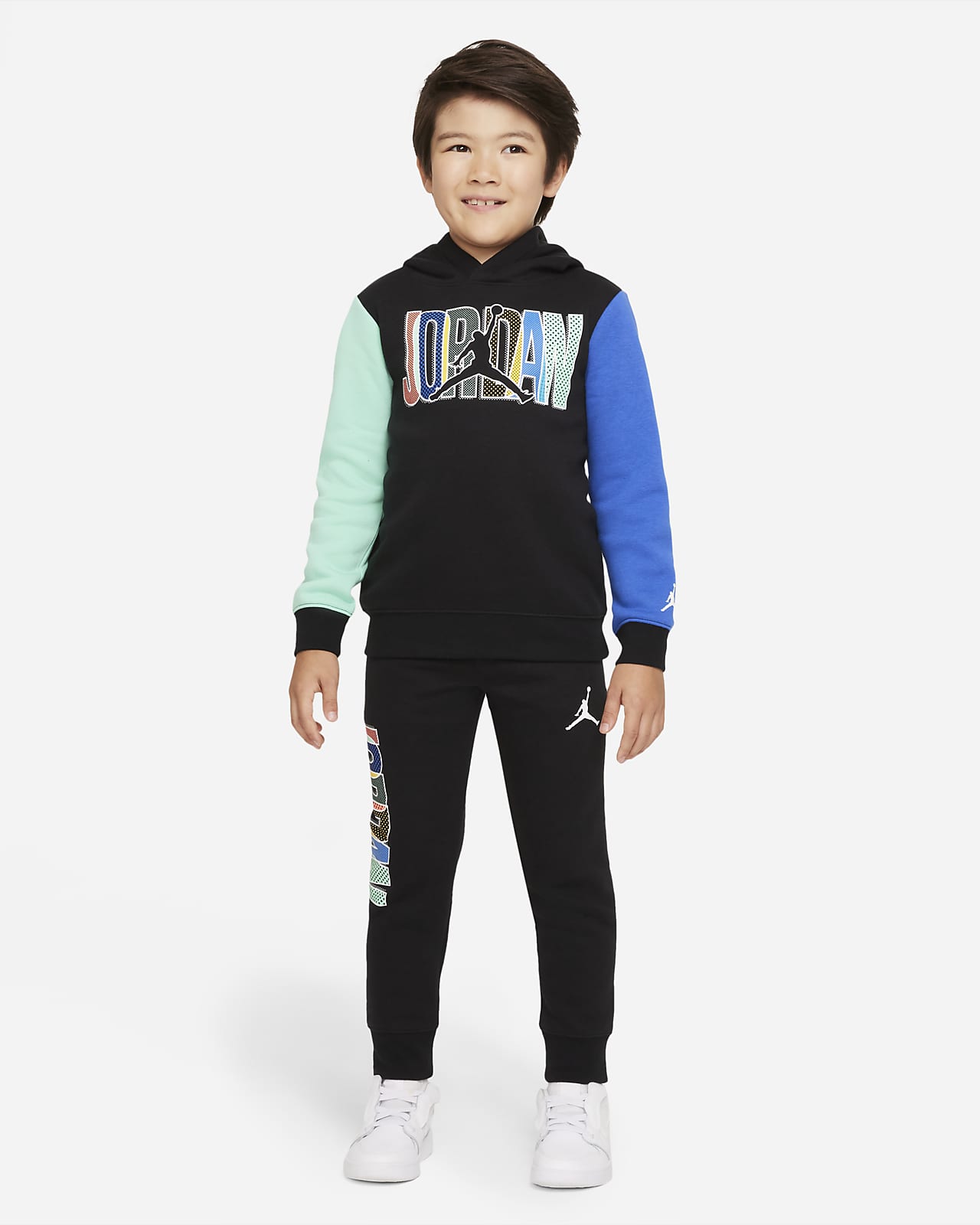 Conjunto de sudadera con gorro y pants para niños talla pequeña Jordan.  Nike.com