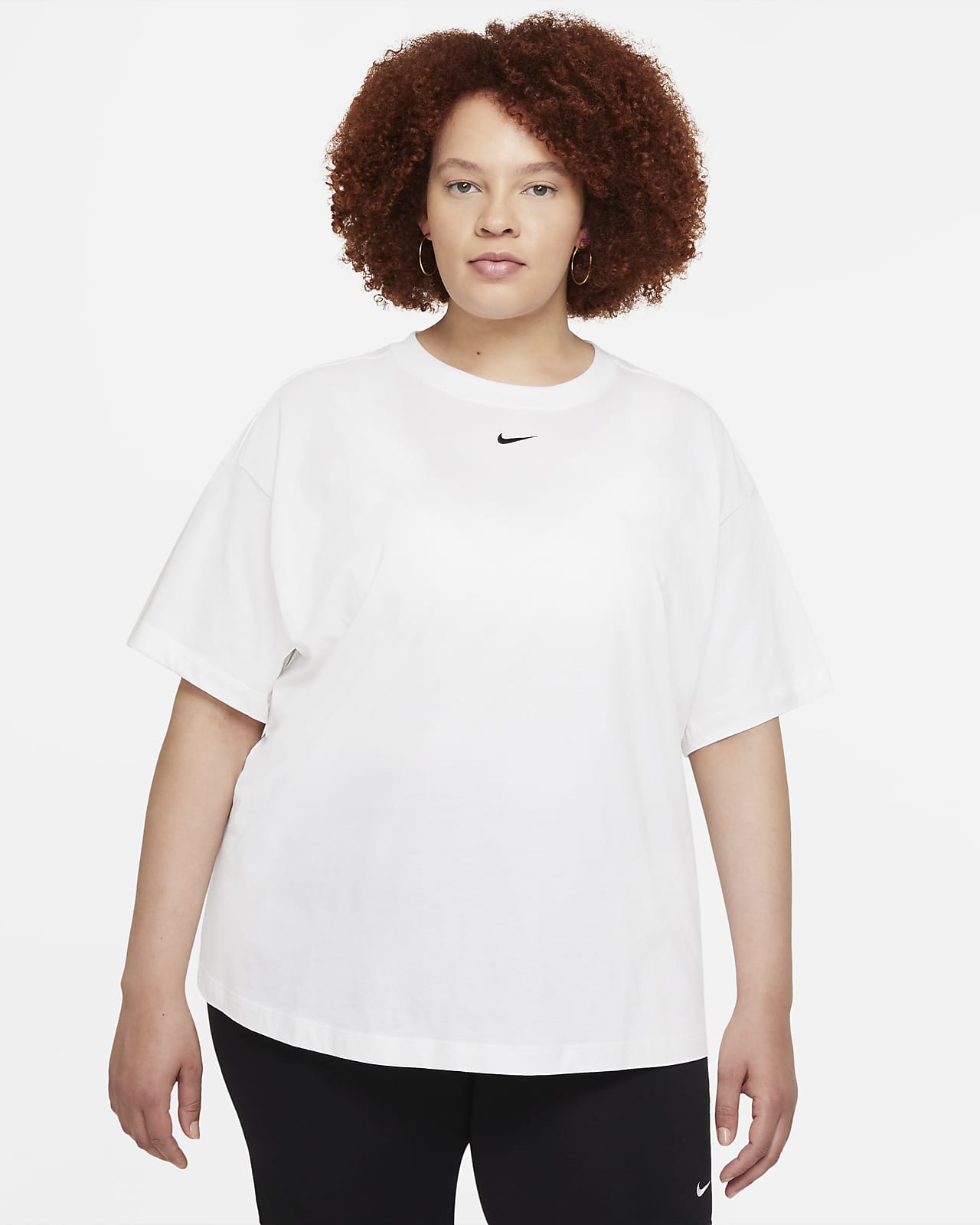 Kortärmad t-shirt i oversize-modell Nike Sportswear Essential för kvinnor (Plus Size)