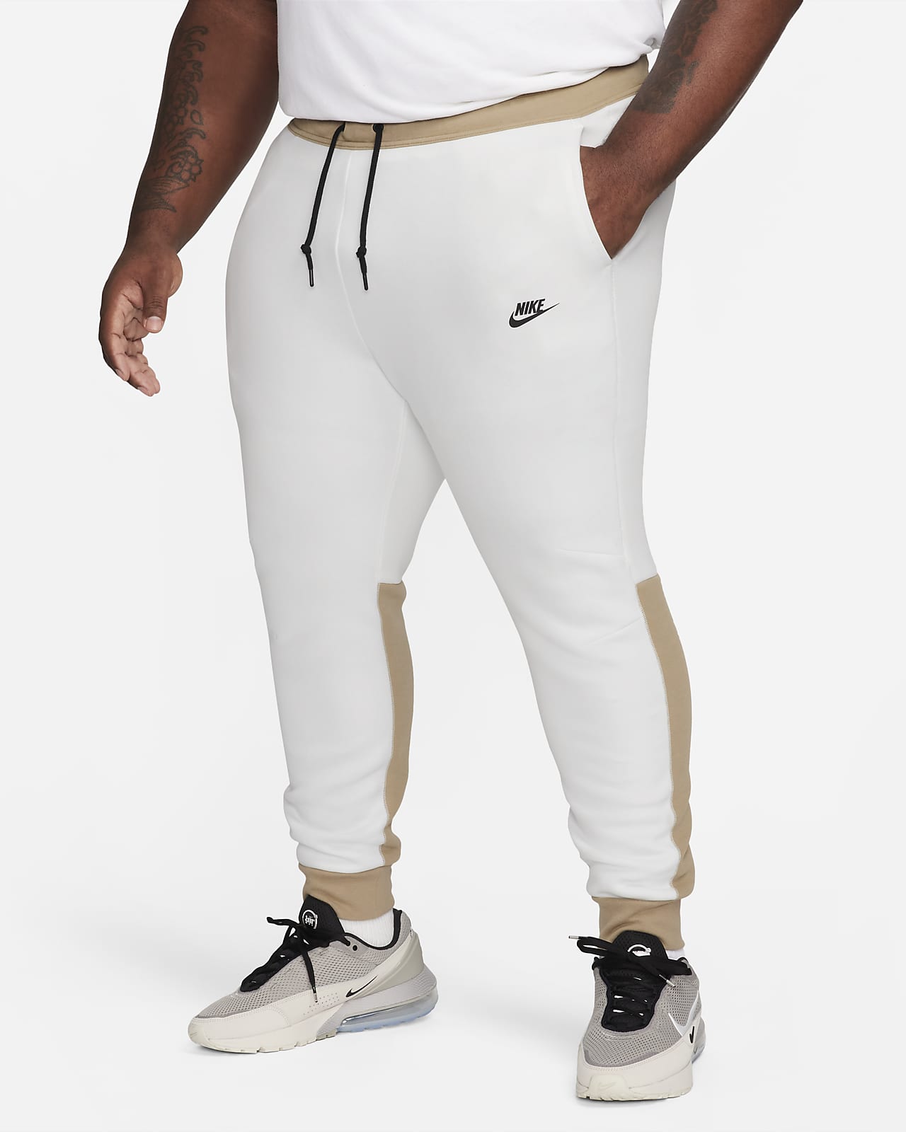 https://static.nike.com/a/images/t_PDP_1280_v1/f_auto,q_auto:eco/ebb98dff-2adc-4022-8970-677bbbbb7192/sportswear-tech-fleece-mens-joggers-cFcM1w.png