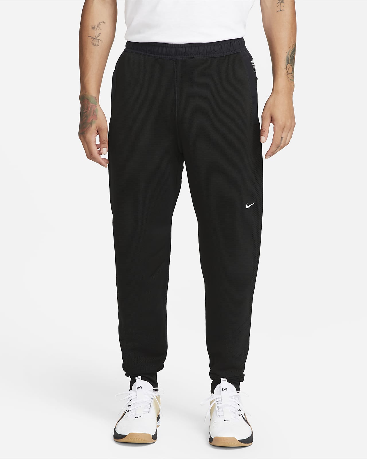 Quels vêtements de yoga pour homme ?. Nike CA