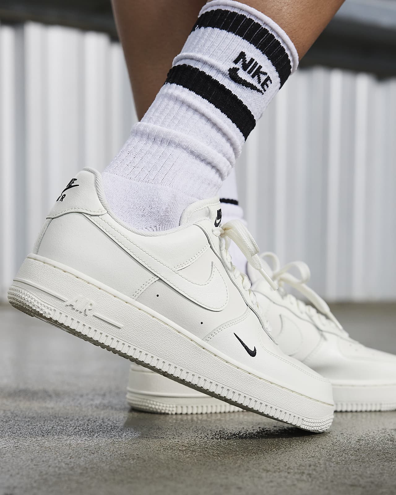 ナイキ エアフォース 1 NIKE Air Force 1 '07 宅配便配送 - 靴