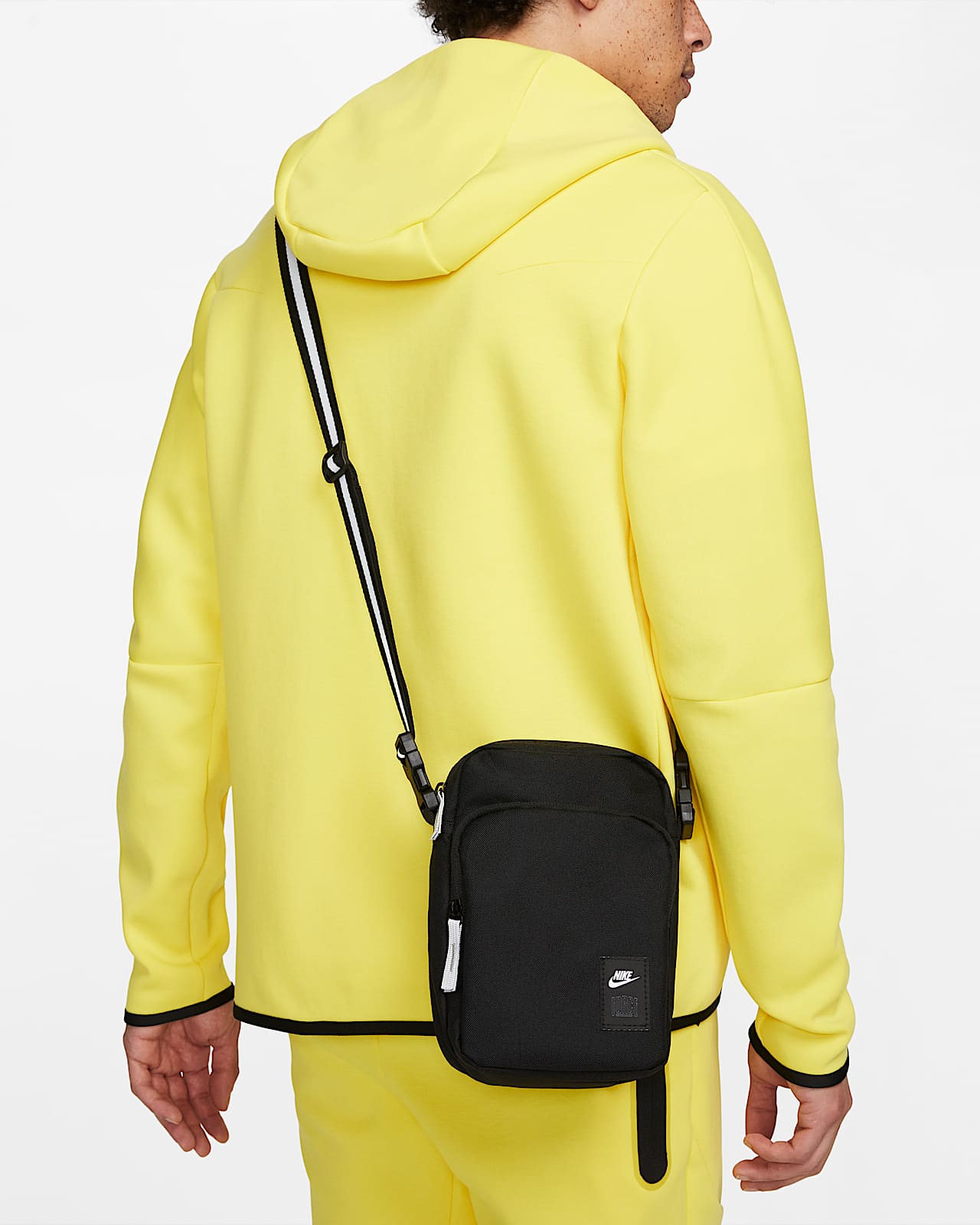 Nike Heritage Force CrossBody Bag (4L). Nike AT