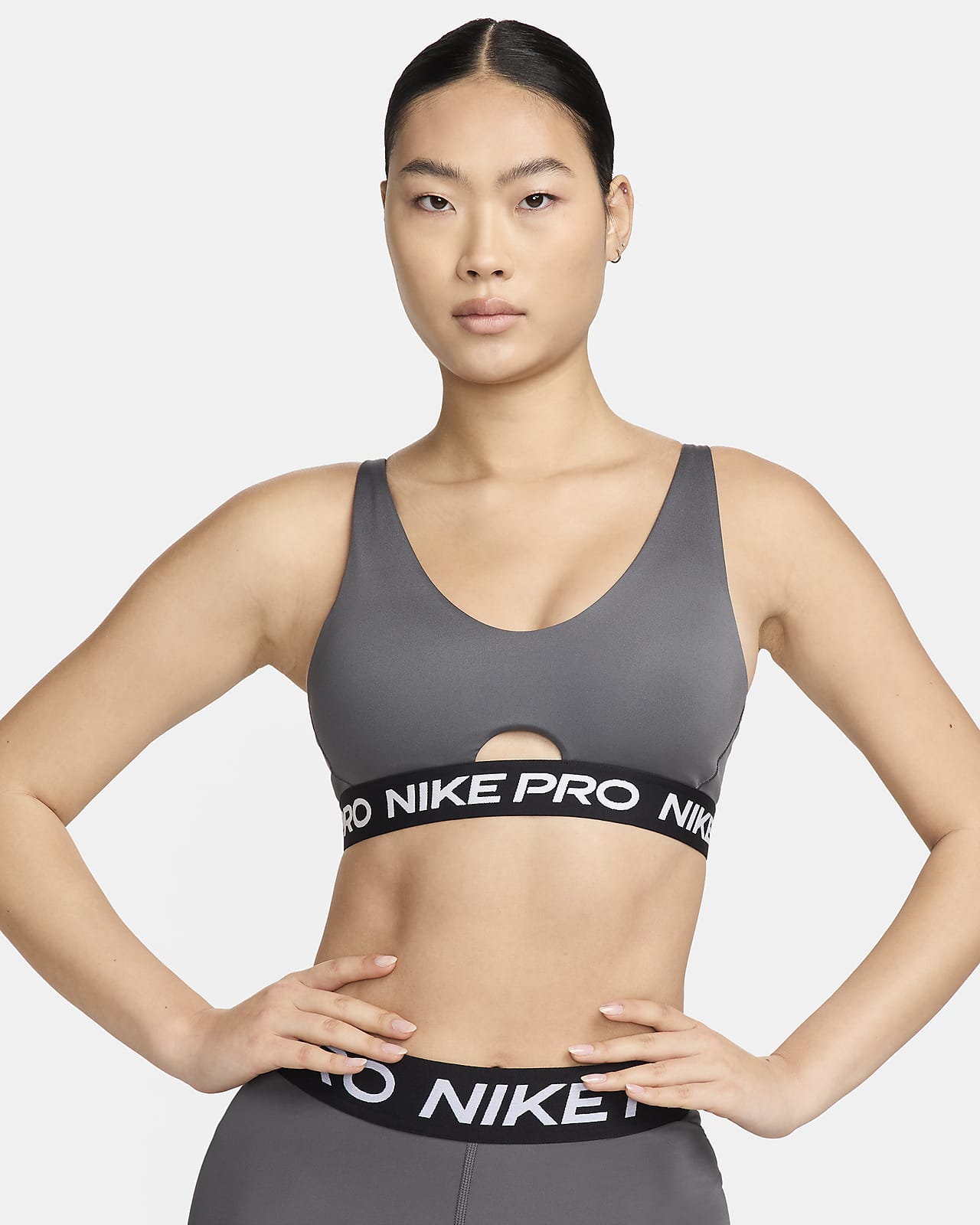 Nike Pro Indy Plunge közepes tartást adó, párnázott női sportmelltartó