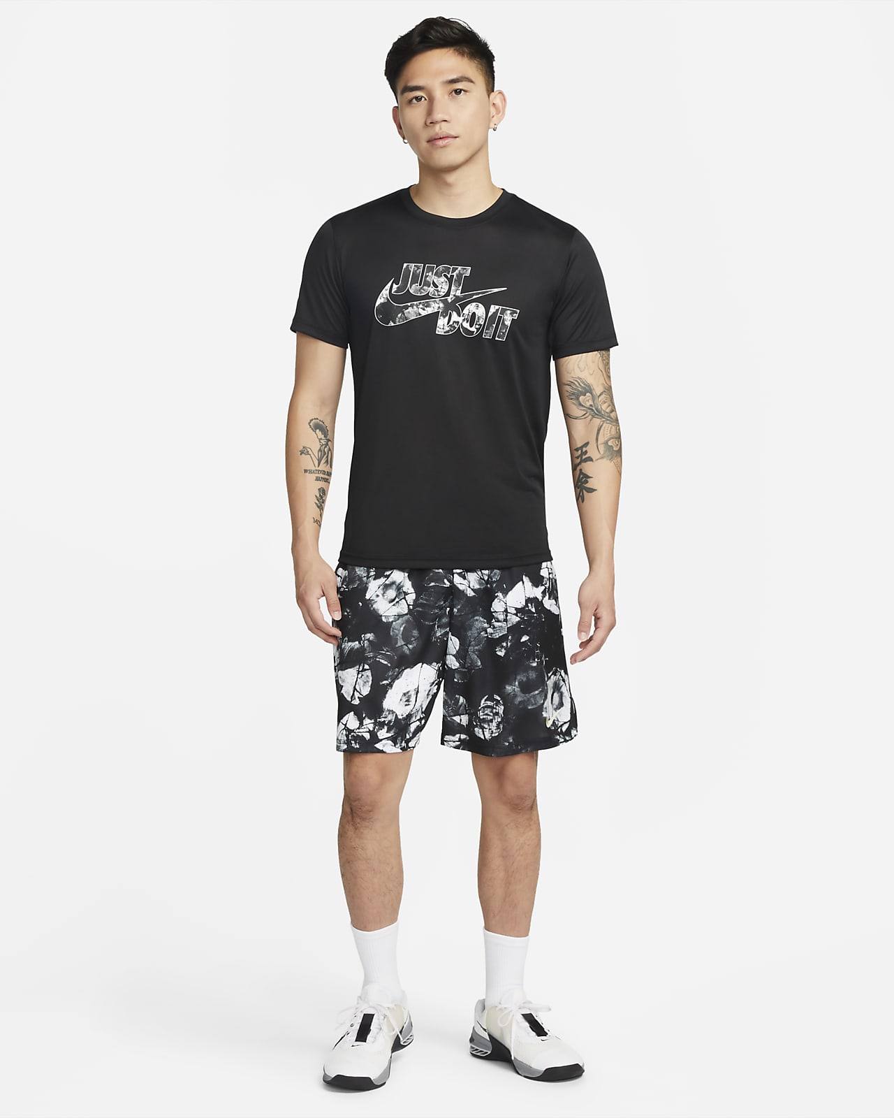 Nike Dri-FIT Men's Graphic Training T-Shirt. Nike ID