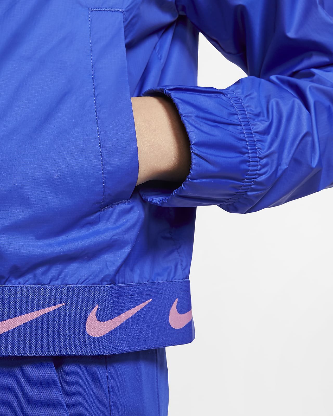 nike sportswear windrunner barn