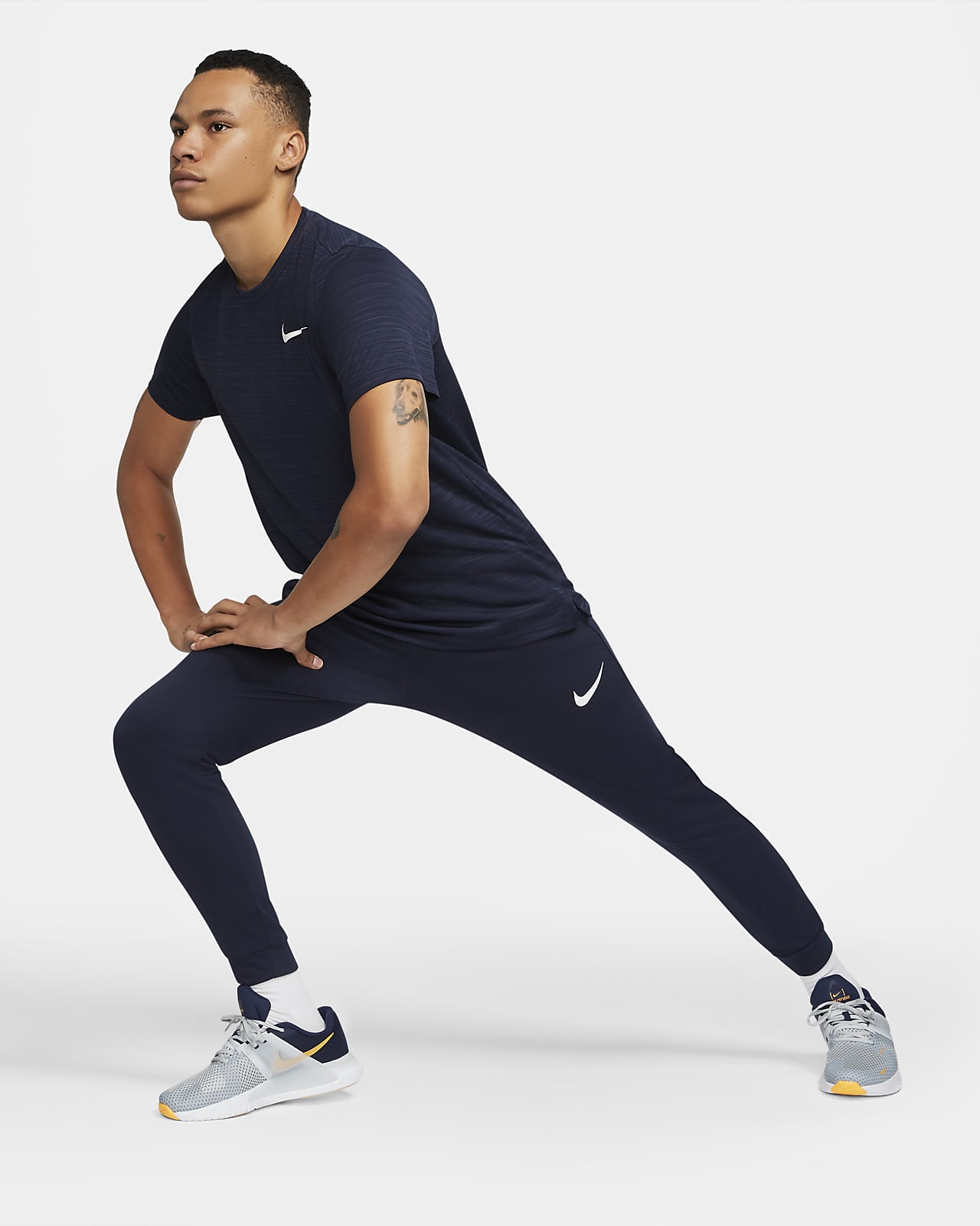 nike men's tapered training pants